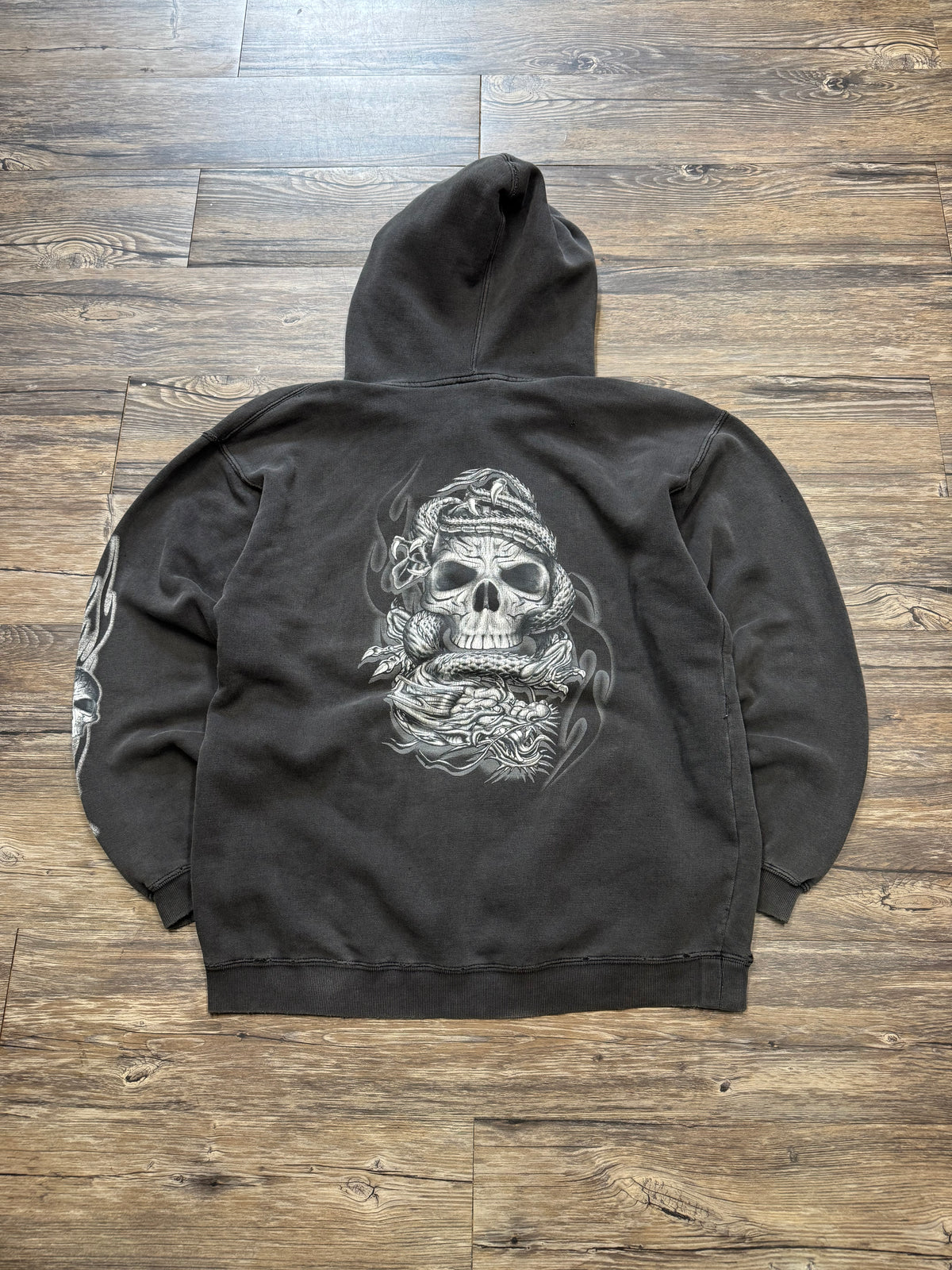 TOP HEAVY FADED & DISTRESSED SKULLY HOODIE (L)