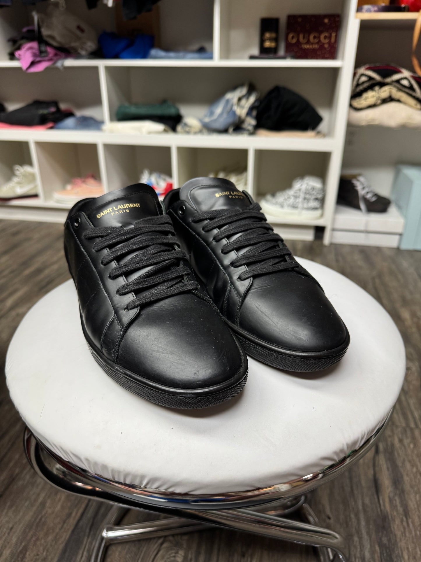 SAINT LAUREN PATENT LEATHER SLO6 LO-TOP SNEAKERS (44)