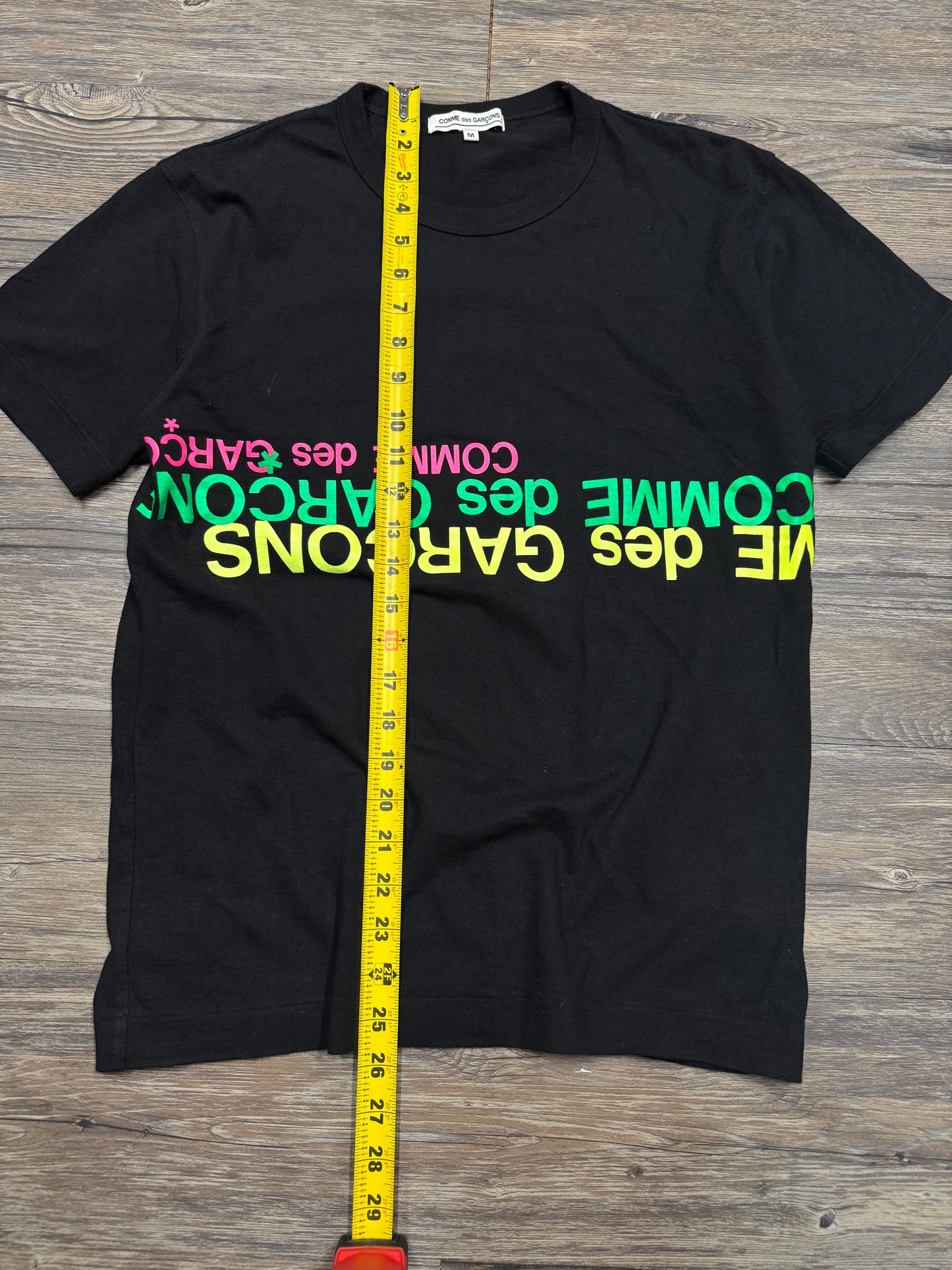 COMMES DES GARCON NEON LOGOS TEE (M)