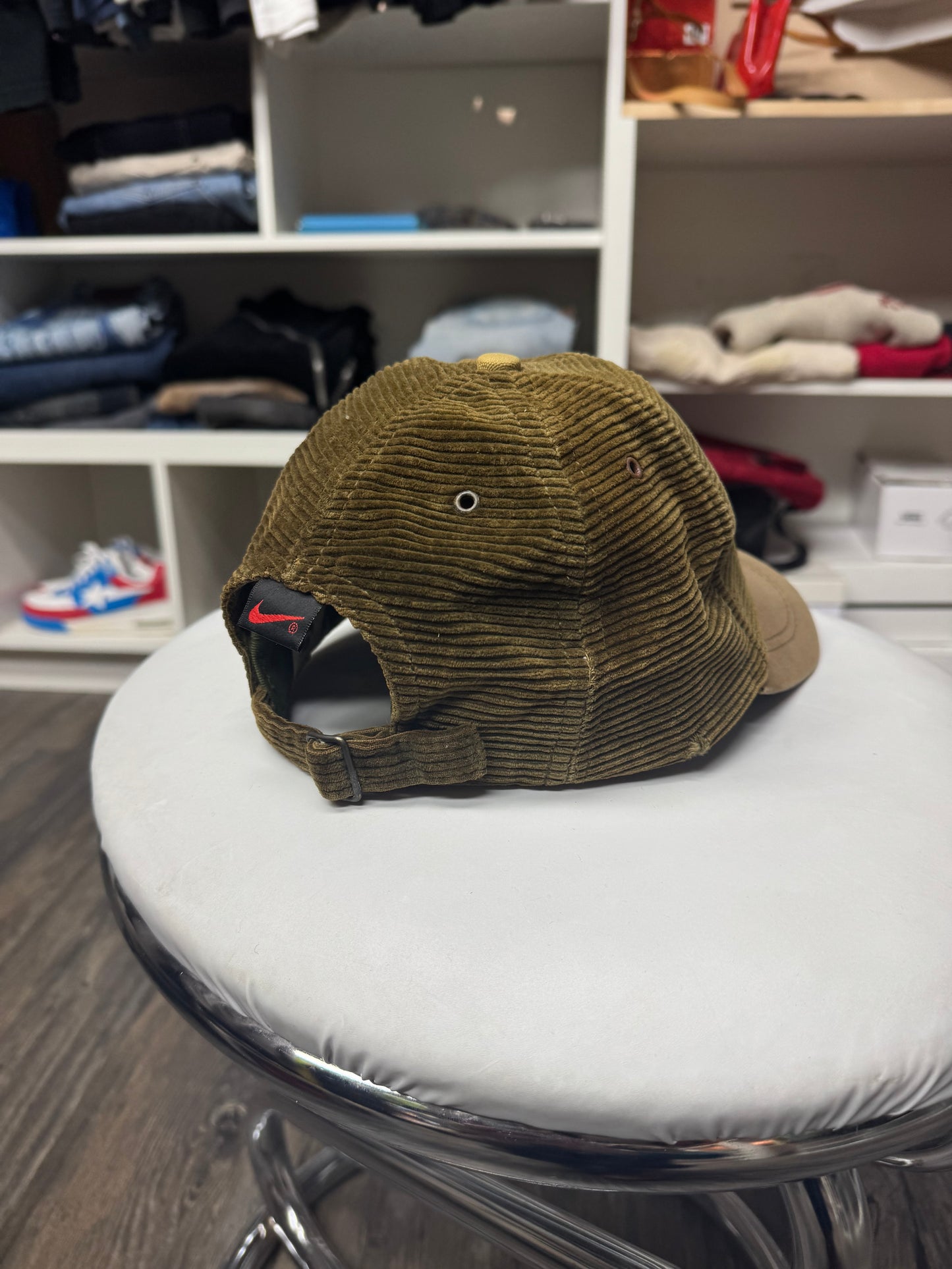 90’s NIKE CORDUROY EMBROIDERED HAT (OS)