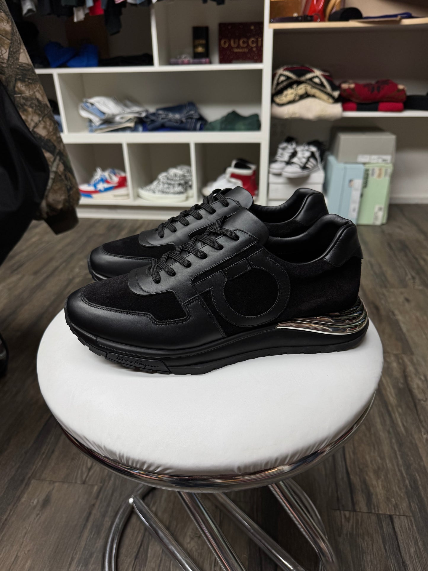 SALVATORE FERRAGAMO BROOKLYN BLACK LOW TOP SNEAKERS (10.5)