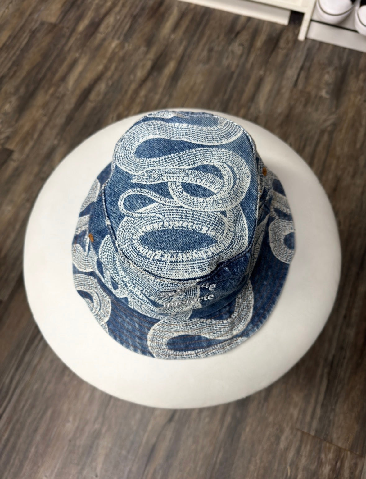 HYSTERIC GLAMOUR X SUPREME SNAKEPRINT BUCKET HAT (OS)