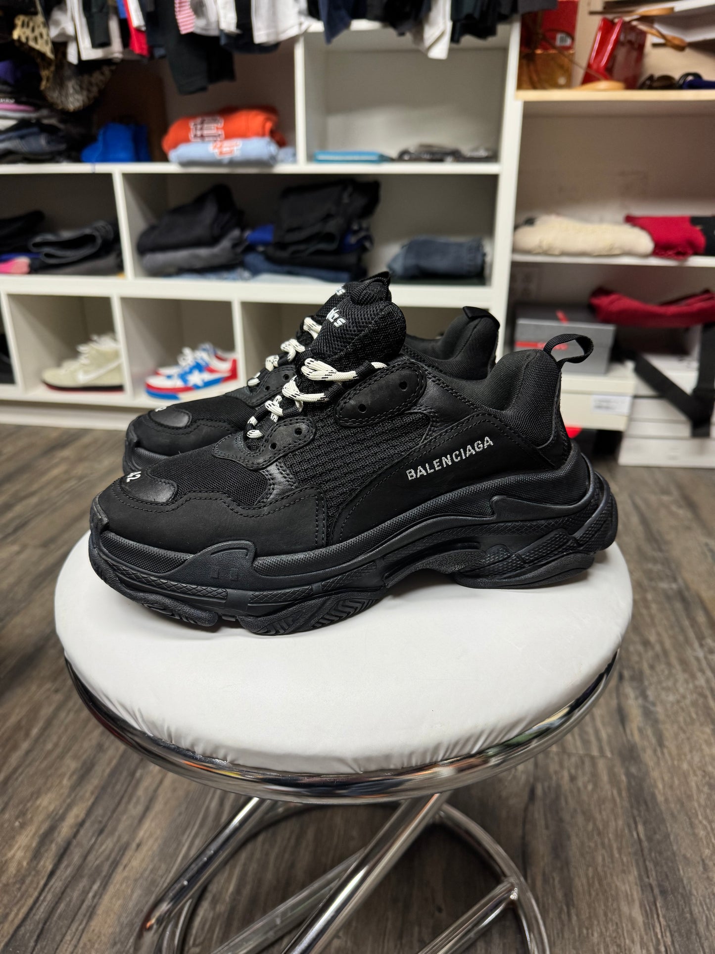 BALENCIAGA TRIPLE S ALL BLACK STOMPERS (42)