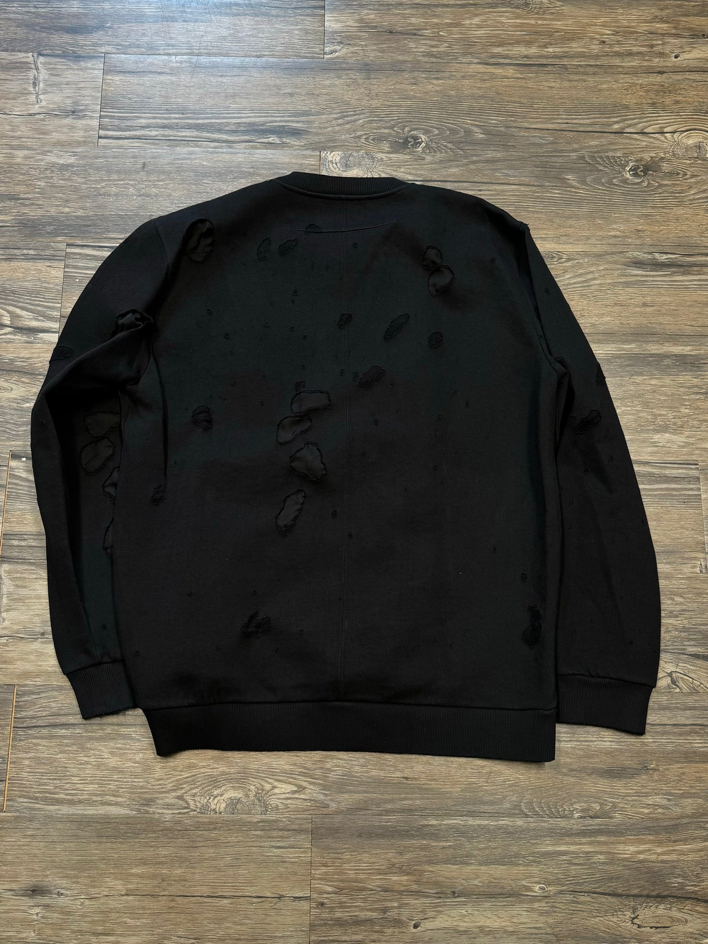 GIVENCHY DISTRESSED CREWNECK NEW (XXL & XL)