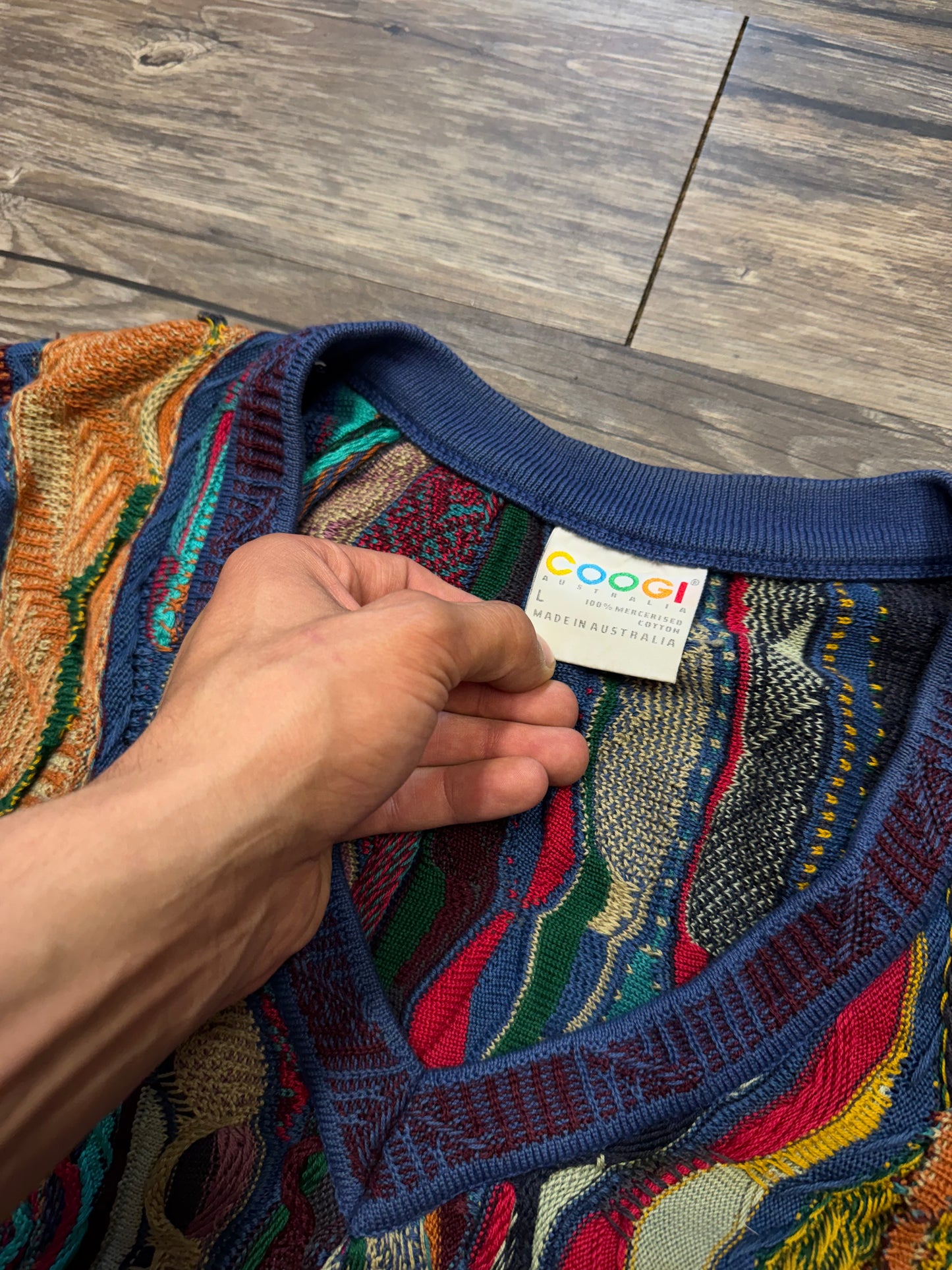 VINTAGE COOGI V-NECK CABLE KNIT SWEATER (L)