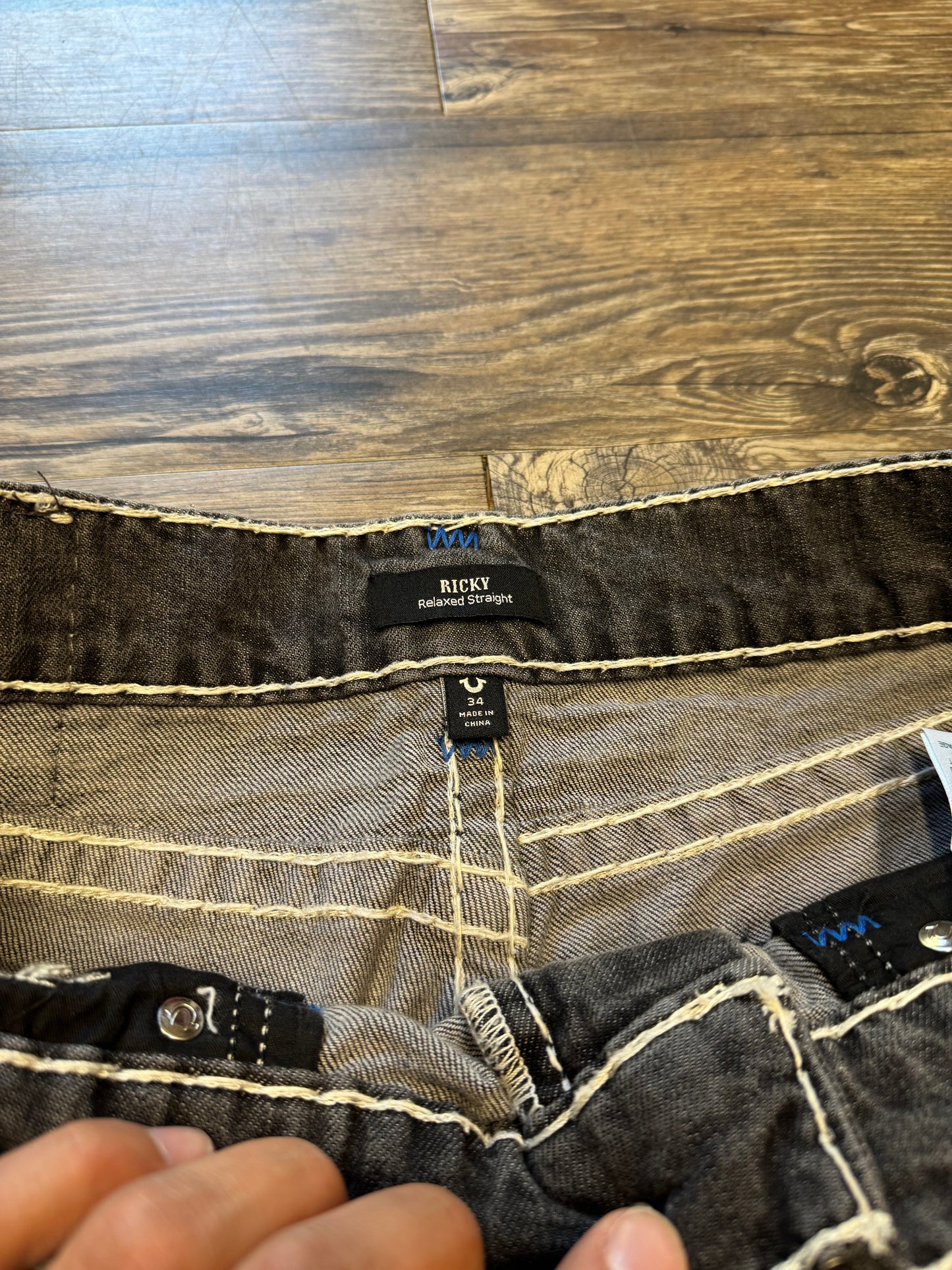 TRUE RELIGION RICKY STRAIGHT LEG JEANS (32)