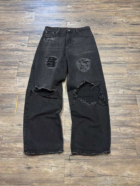 BASKET CASE GALLERY DISTRESSED JEANS (32)