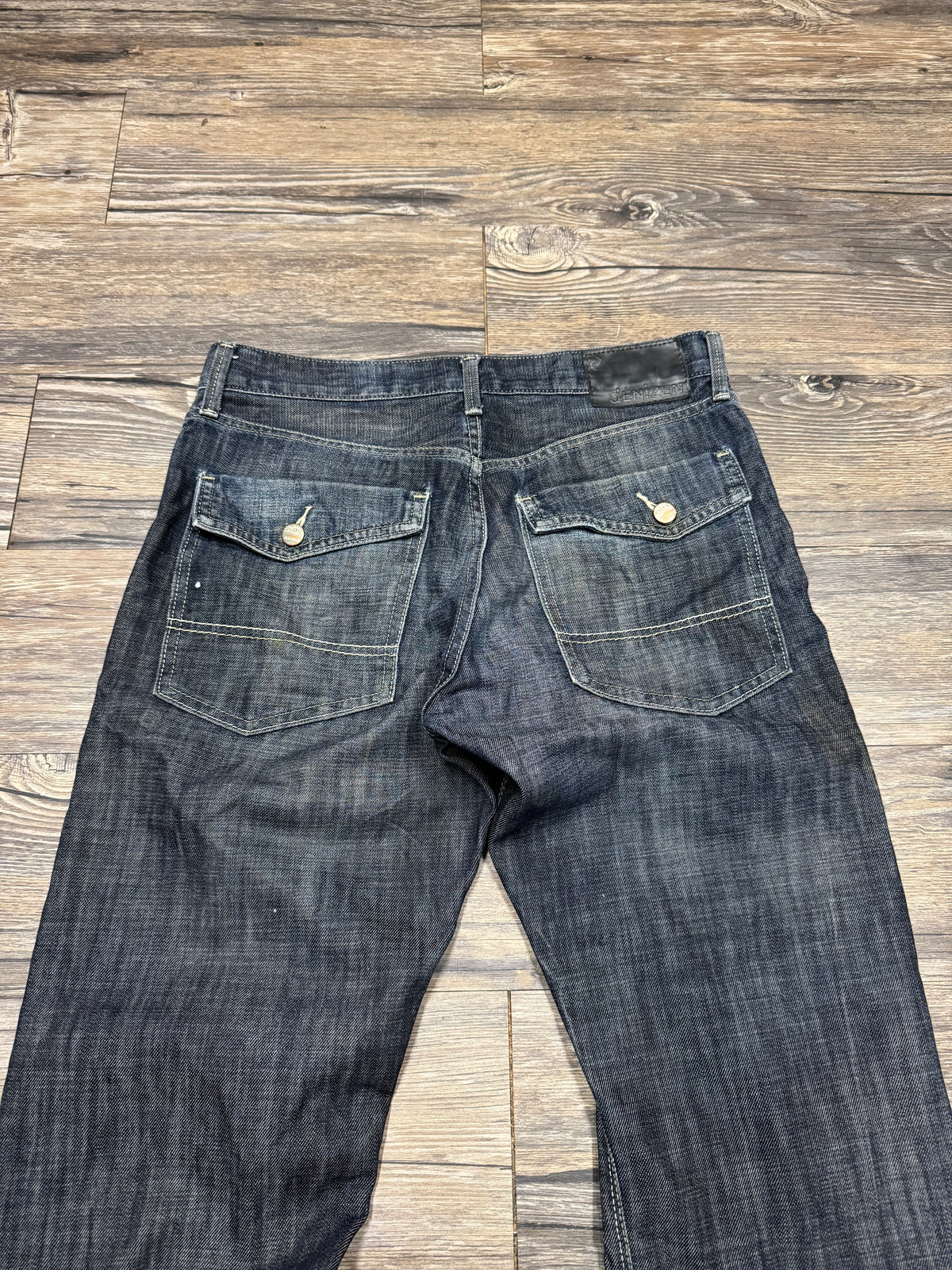 LEVI STRAIGHT LEG DARK WASH DENIM JEANS (32)