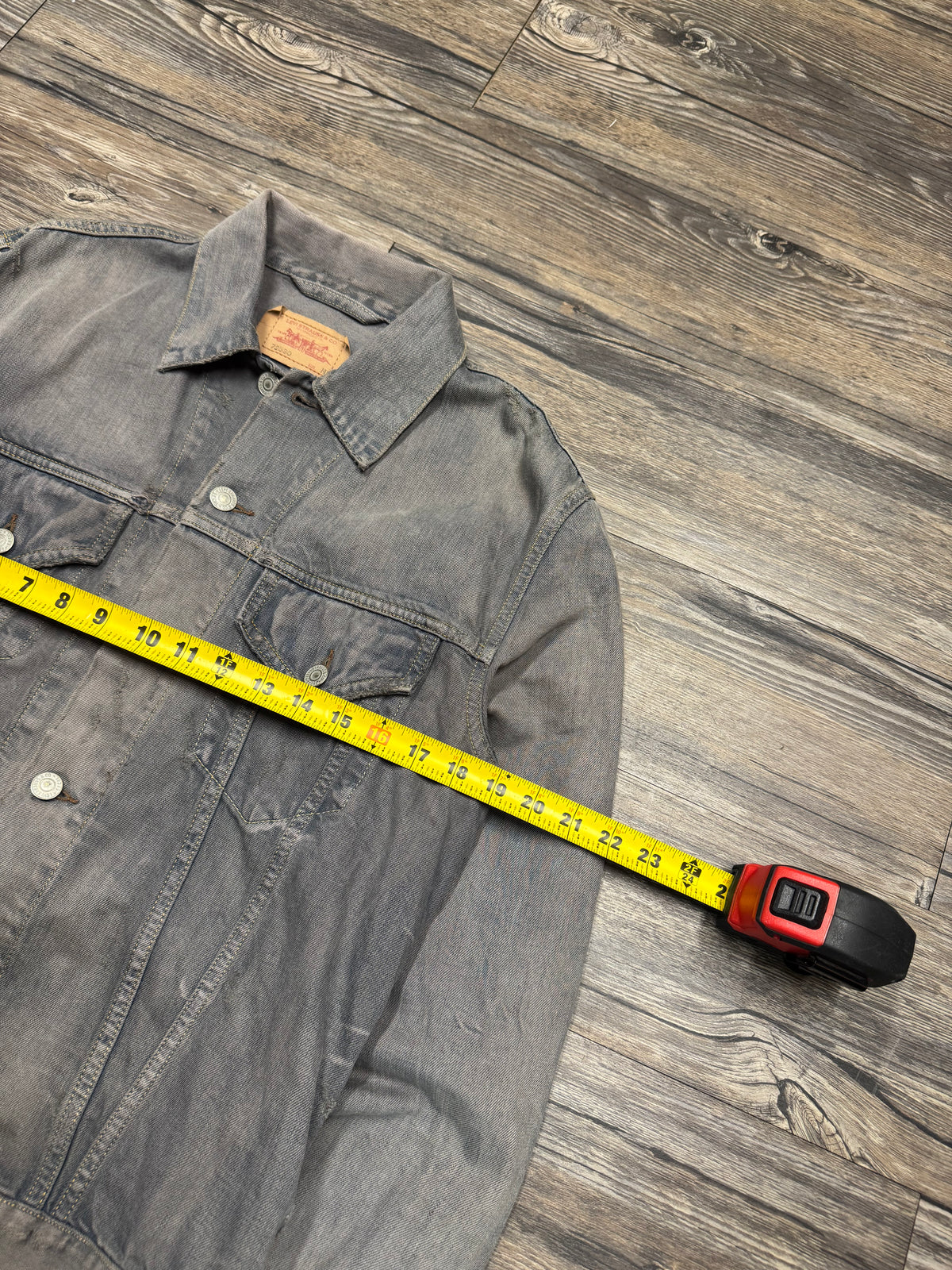 LEVI STRAUS DARK WASH DENIM JACKET (M)