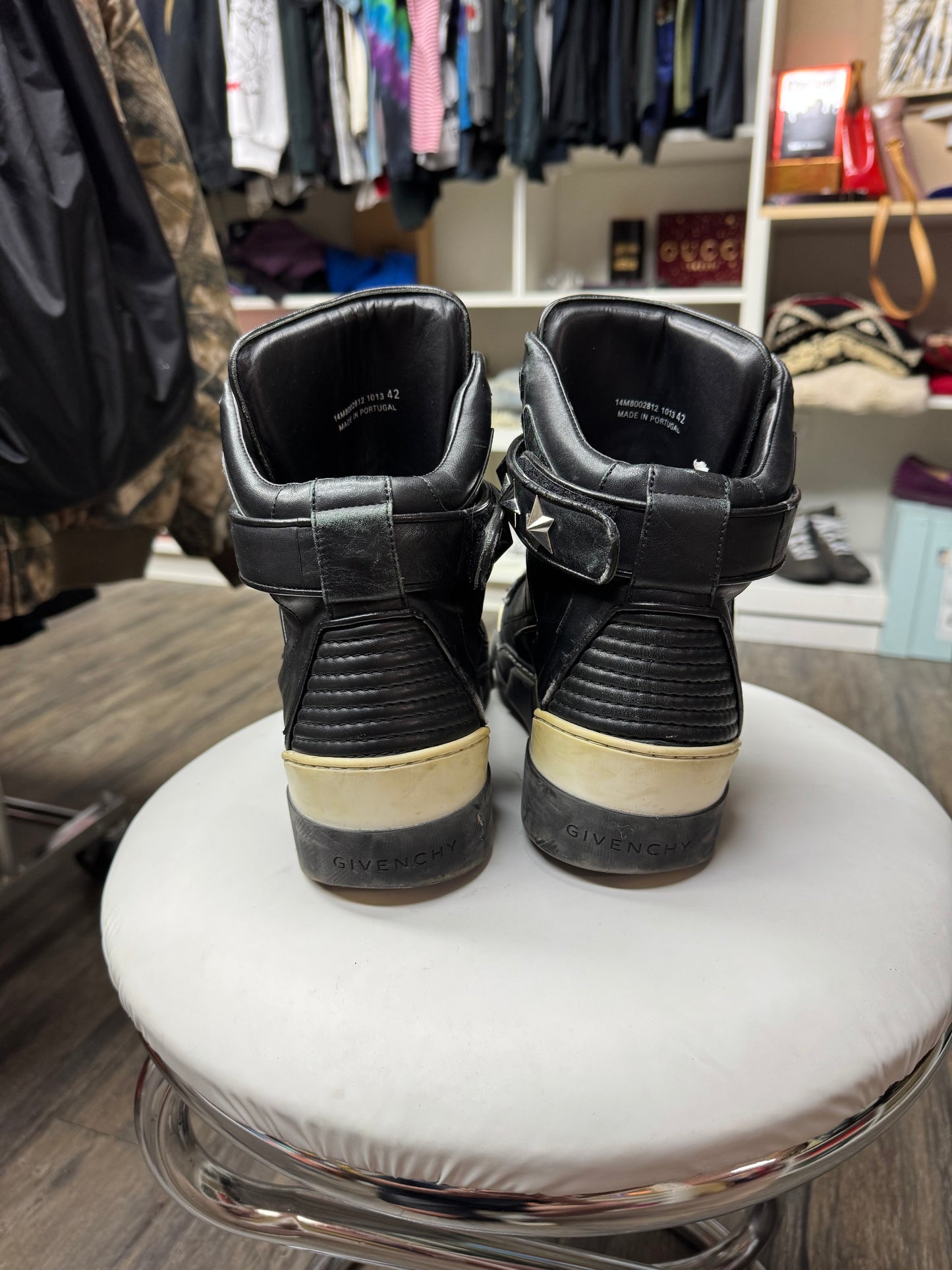 GIVENCHY TYSON LEATHER HI-TOP STUDDED SNEAKERS (42)
