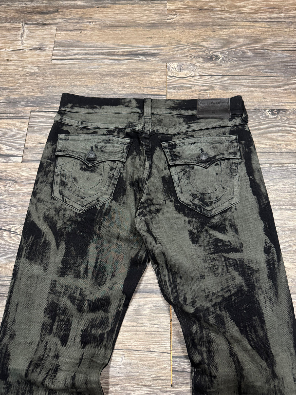 TRUE RELIGION RICKY RELAXED STRAIGHT PAINTED CUSTOM JEANS (33)