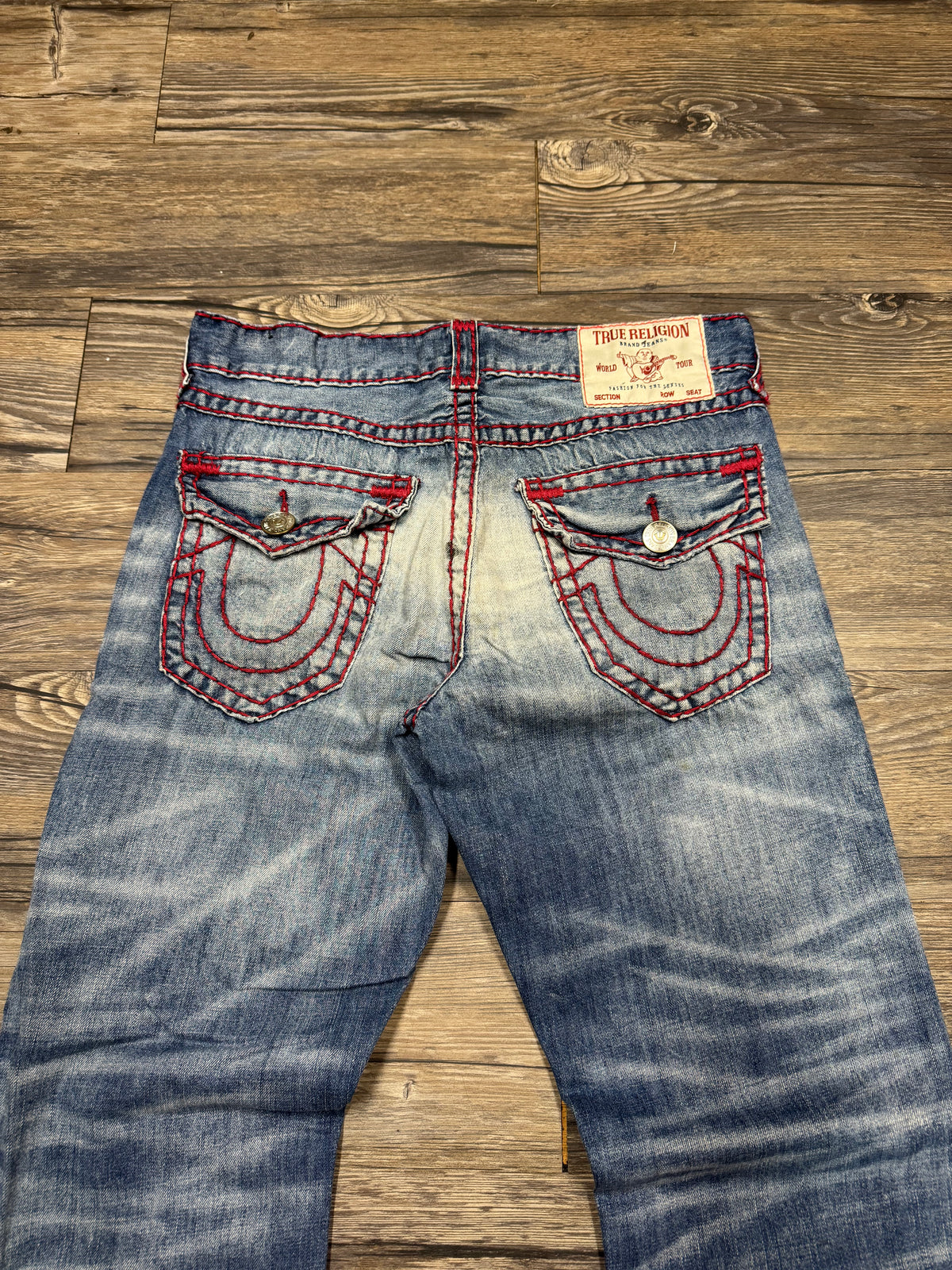 TRUE RELIGION 00’s RICKY RELAXED STRAIGHT DISTRESSED RED STITCH JEANS (31)