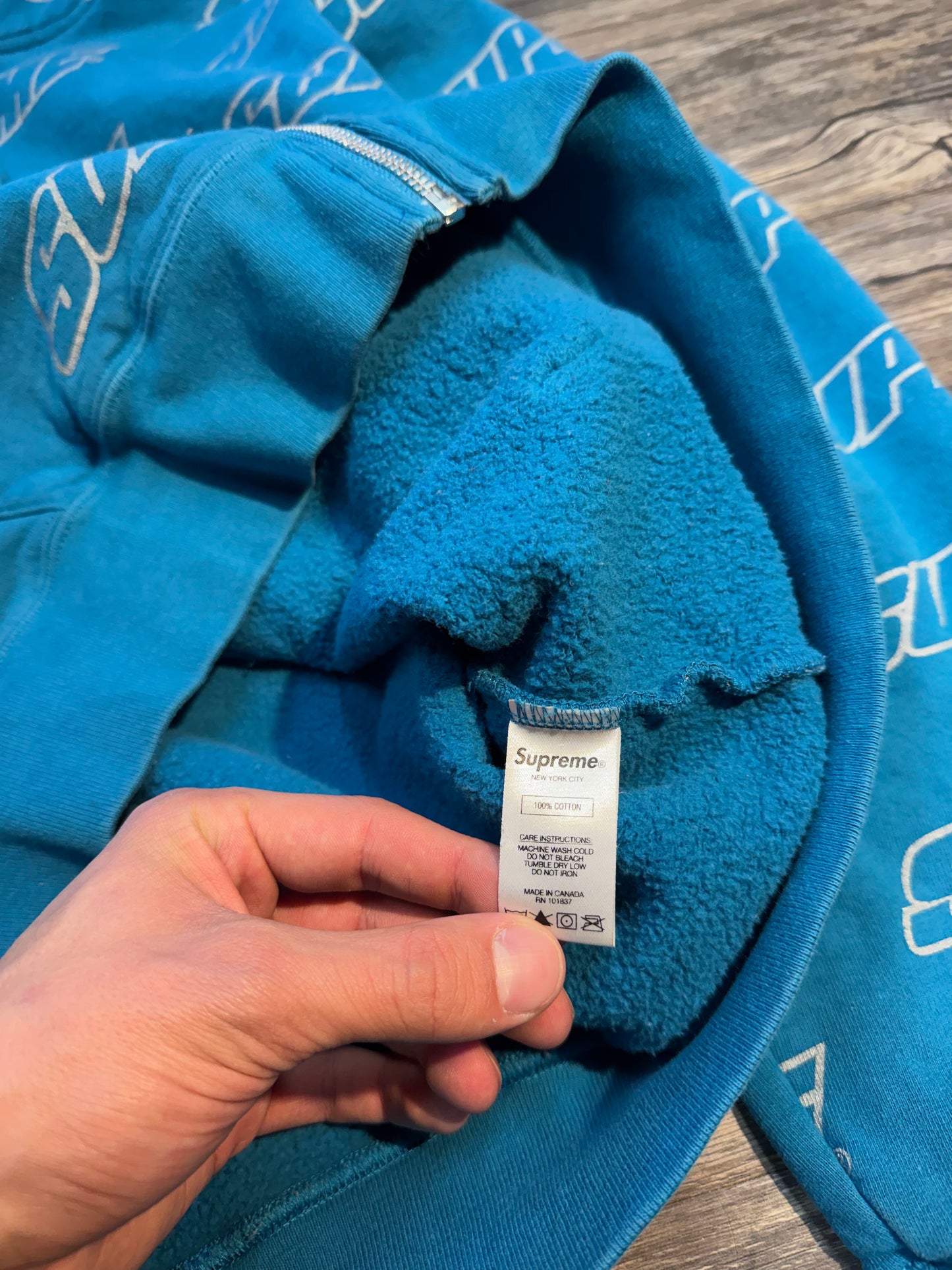 SUPREME ALL OVER LOGO ZIP-UP HOODIE (M)