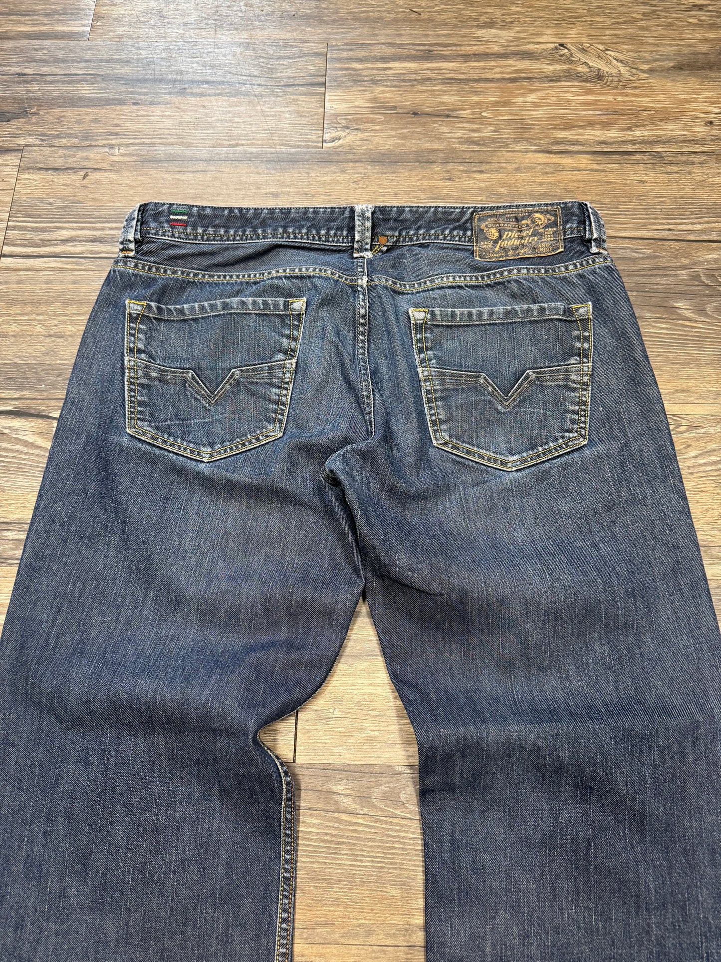 DIESEL DARK BLUE WASHED FLARE JEANS (36)