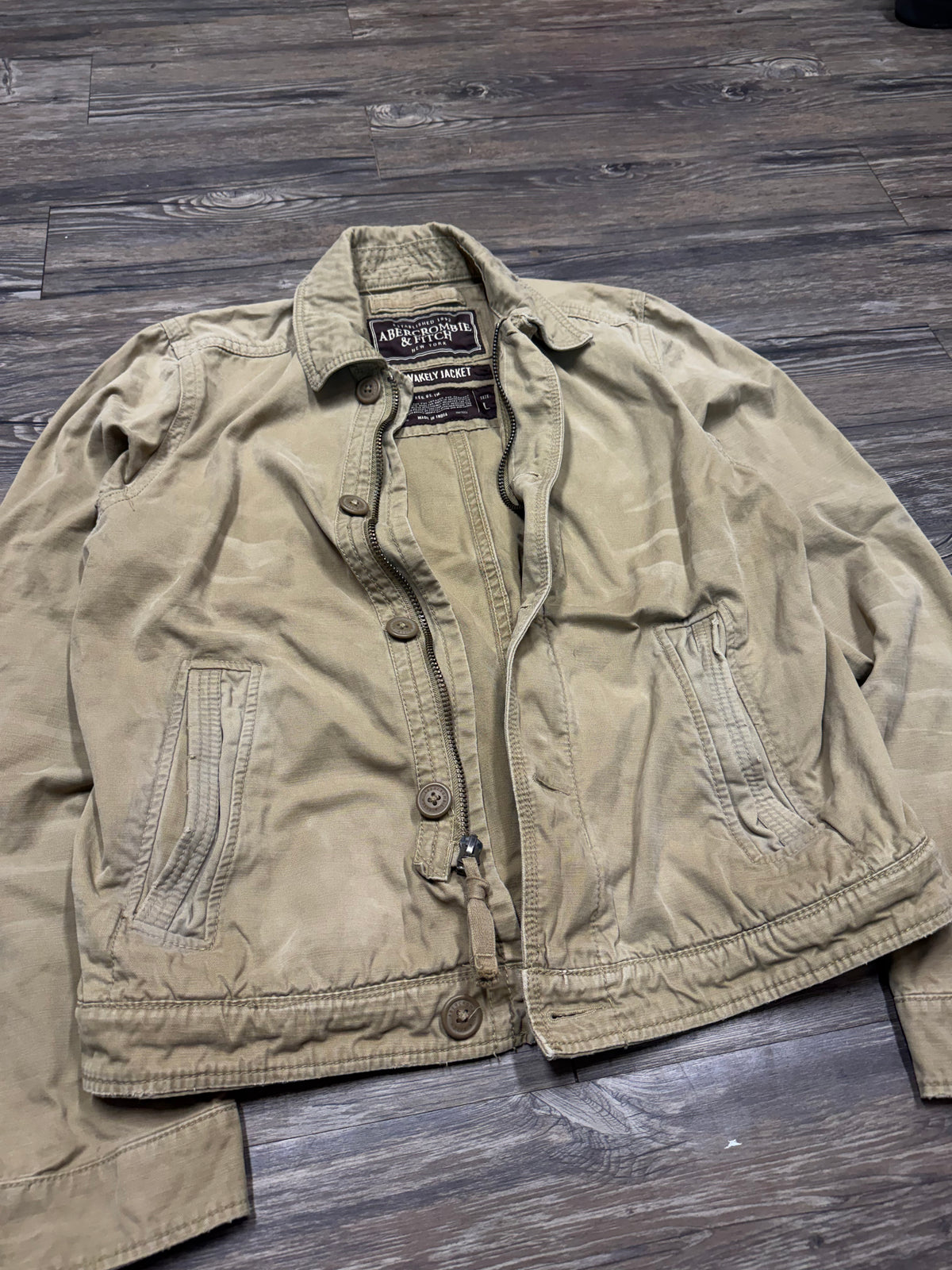 ABERCROMBIE & FITCH DISTRESSED WAKELY CARGO JACKET (L)