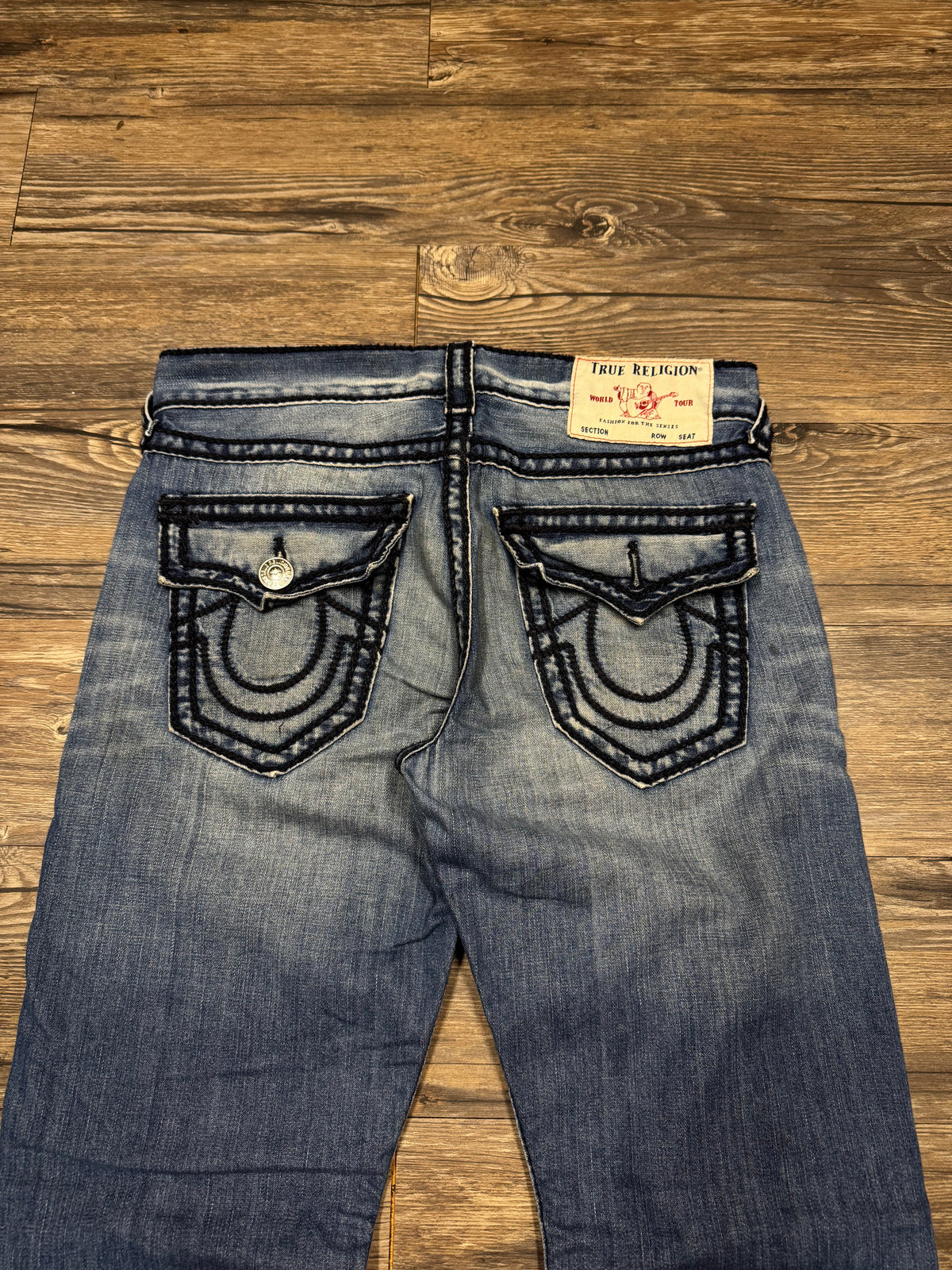TRUE RELIGION DARK BLUE SUPER-T STITCH RELAXED STRAIGHT LEG JEANS (31)