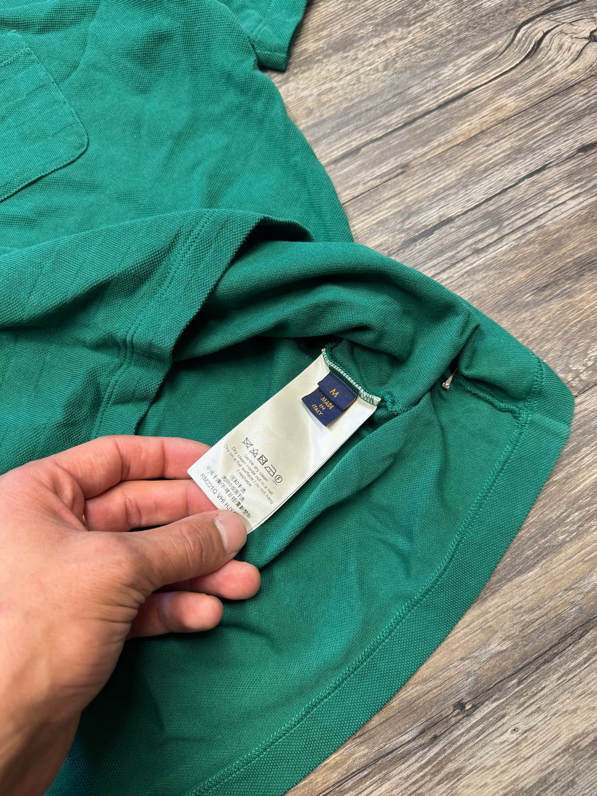 LOUIS VUTTION PLAIN FRONT POCKET T-SHIRT (M)