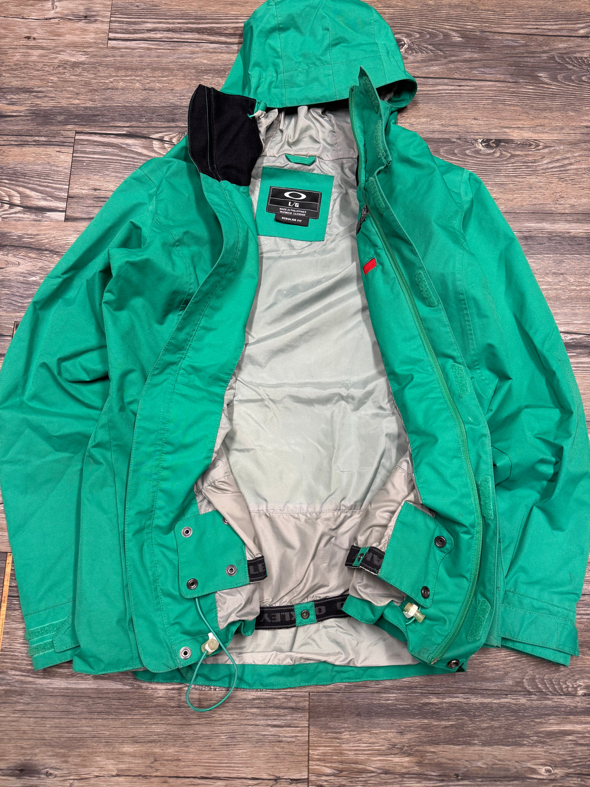 OAKLEY HARDSHELL RAIN JACKET (L)