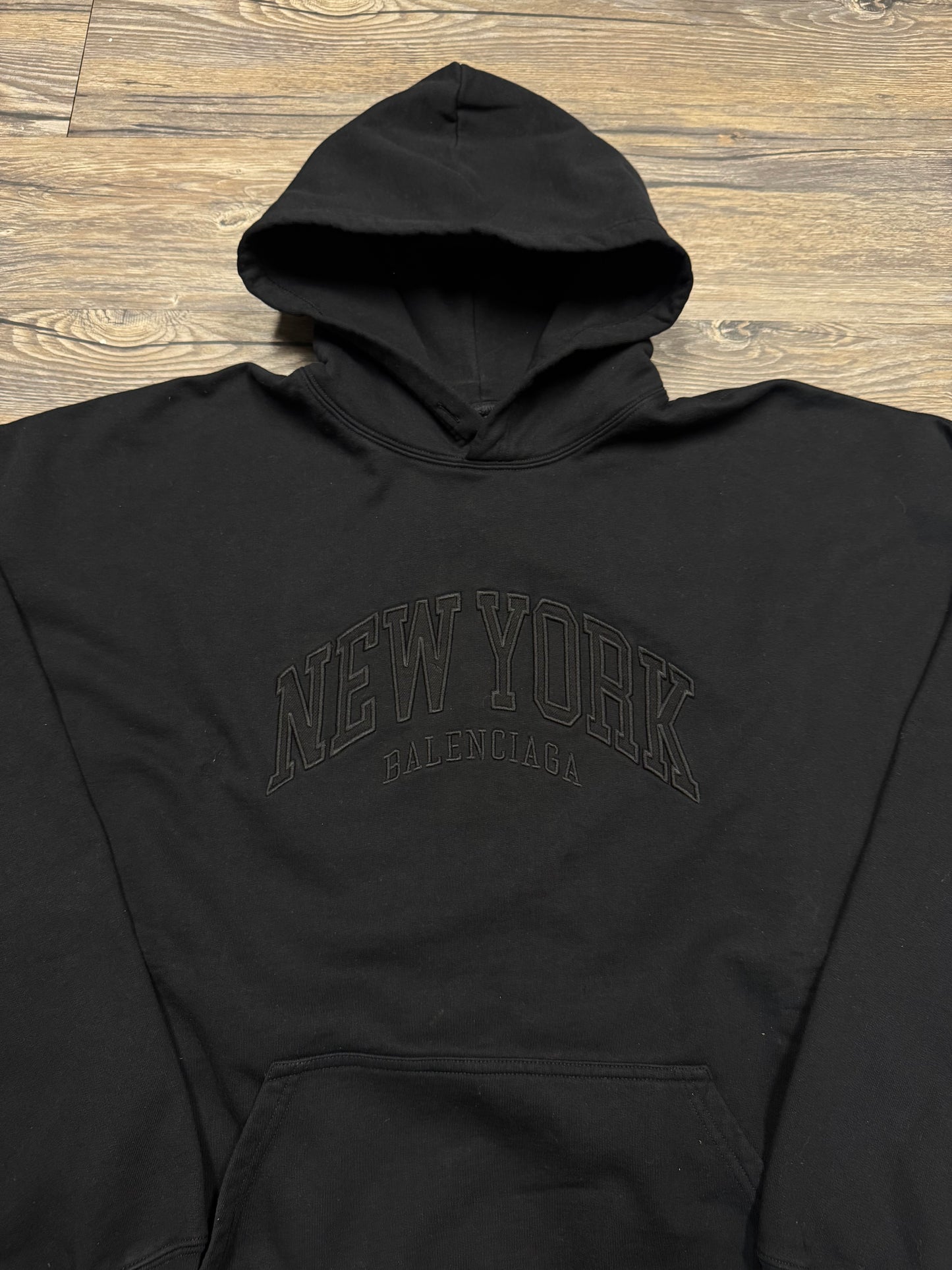 BALENCIAGA BLACK NEW YORK LOGO HOODIE (L)