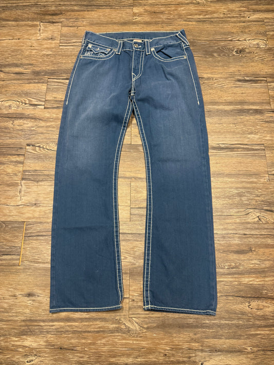TRUE RELIGION BLUE BOOTCUT FLAP POCKET JEANS (34)