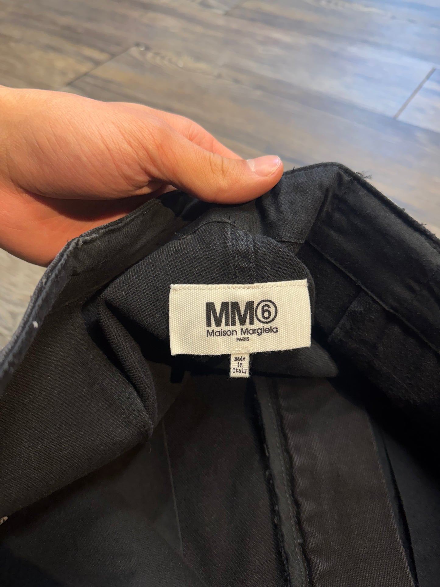 MM6 DOUBLE KNEE CUTOFF JORTS (32)