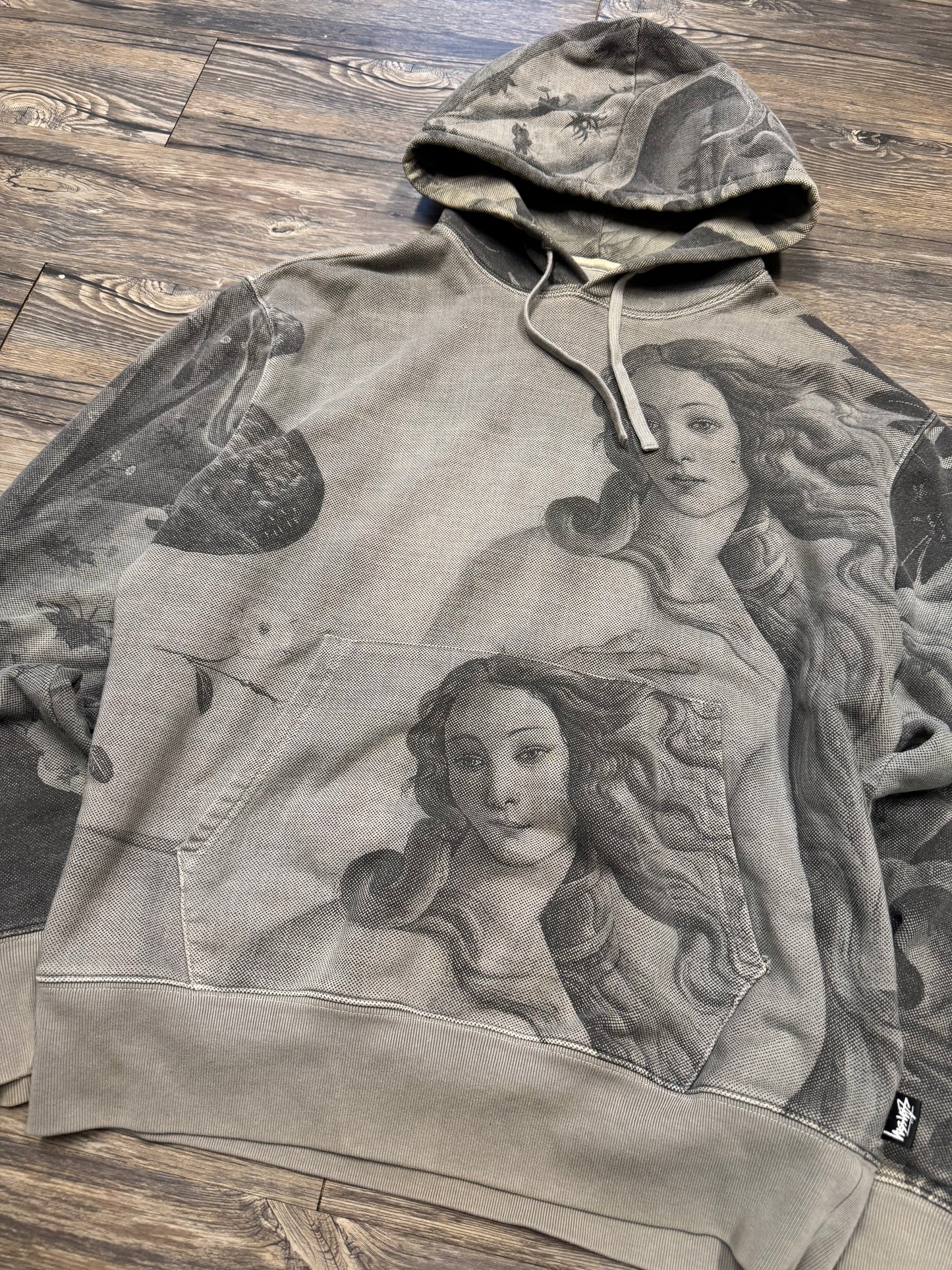 BIRTH OF VENUS STUSSY HOODIE (L)