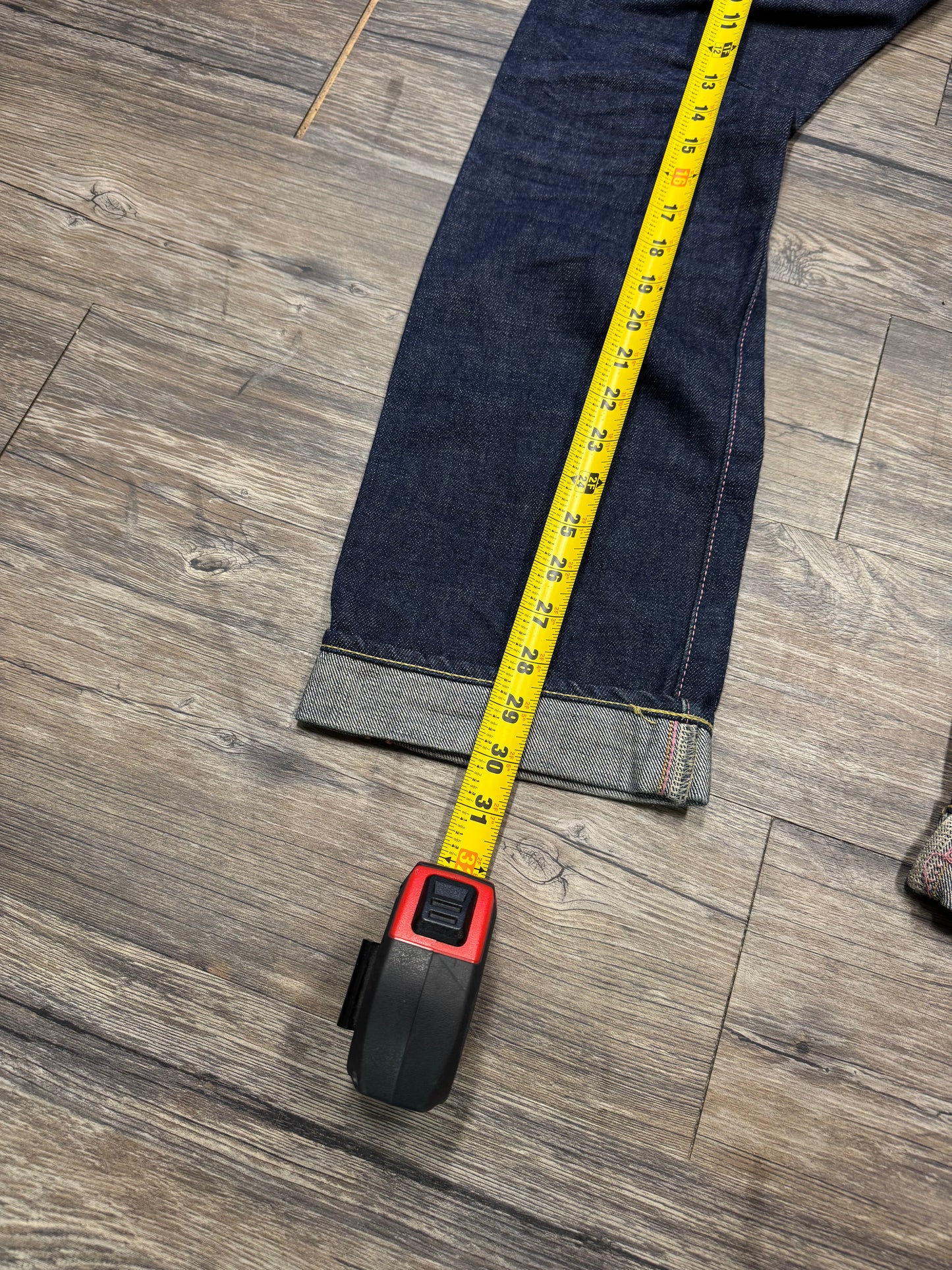 MOMOTARO DARK BLUE SELVEDGE DISTRESSED JEANS (31)