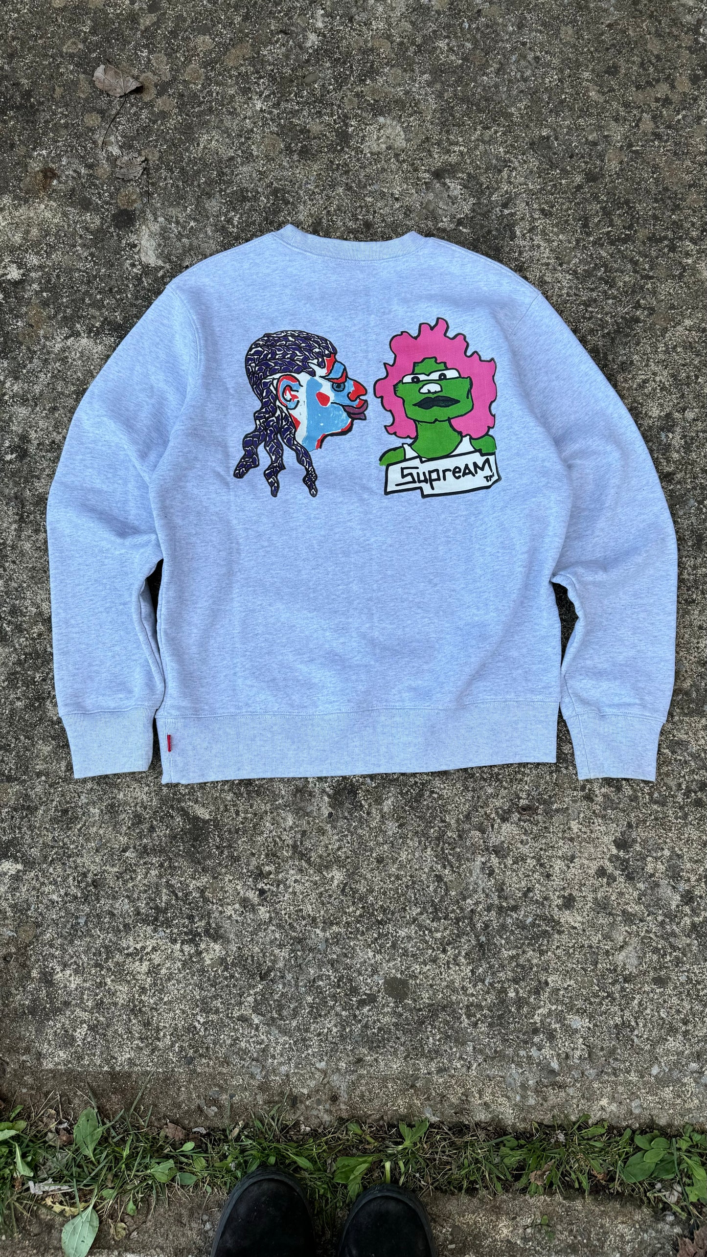 SUPREME GONZ FACES CREWNECK (M)