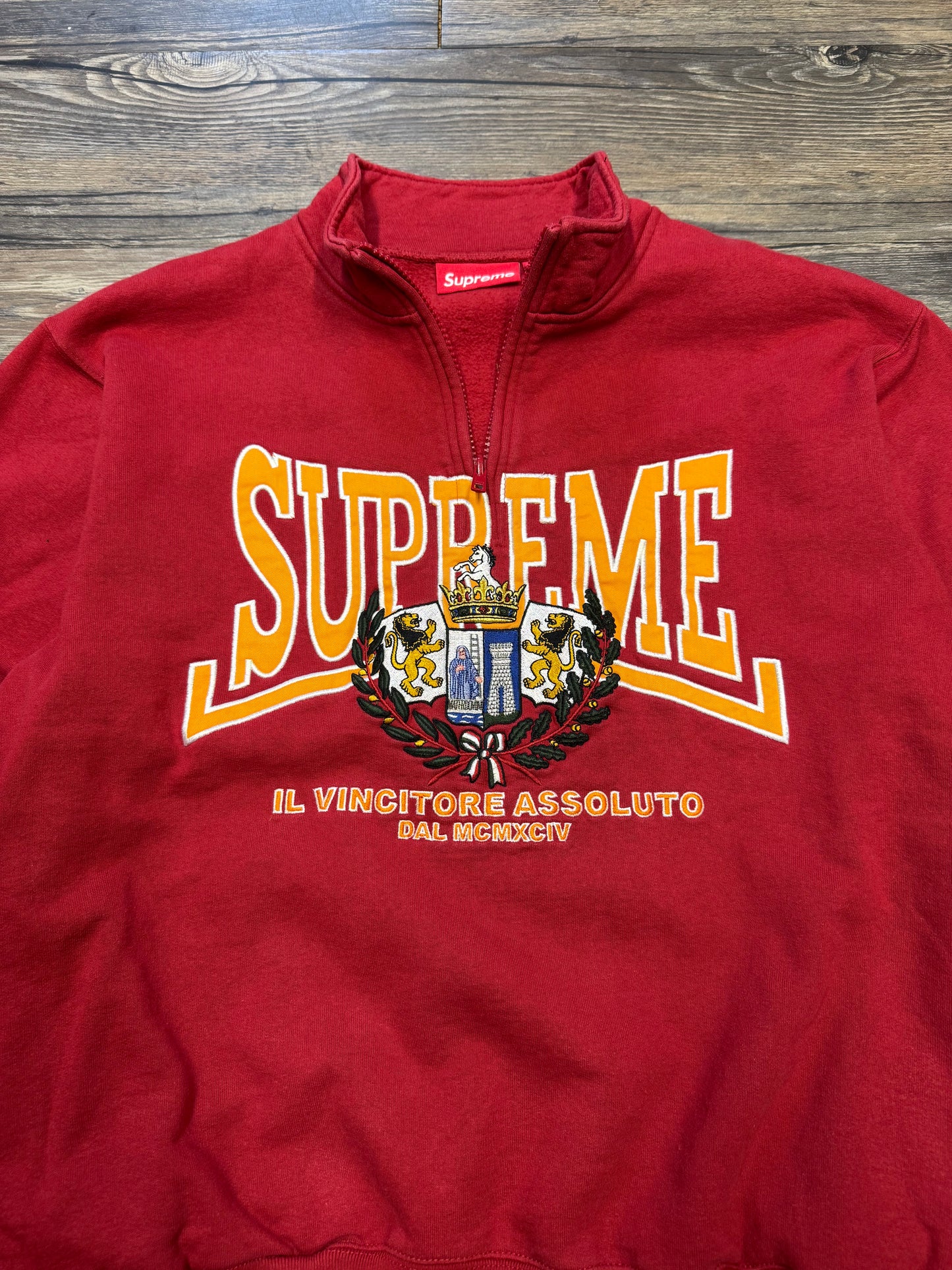 SUPREME CREST APPLIQUÉ HALF ZIP PULLOVER (S)