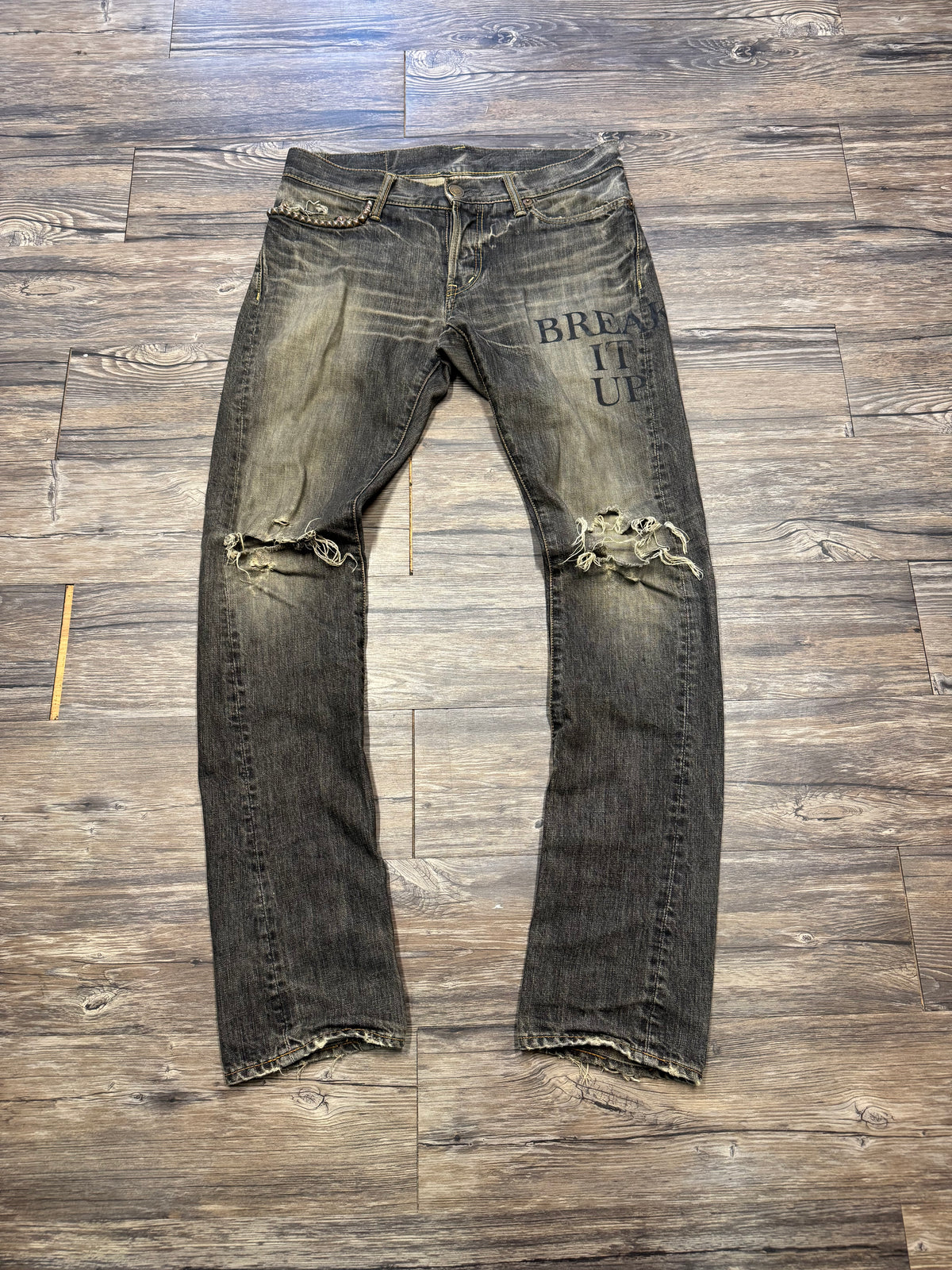 HYSTERIC GLAMOUR FADED & DISTRESSED STUDDED ‘BREAK IT UP’ JEANS (32)