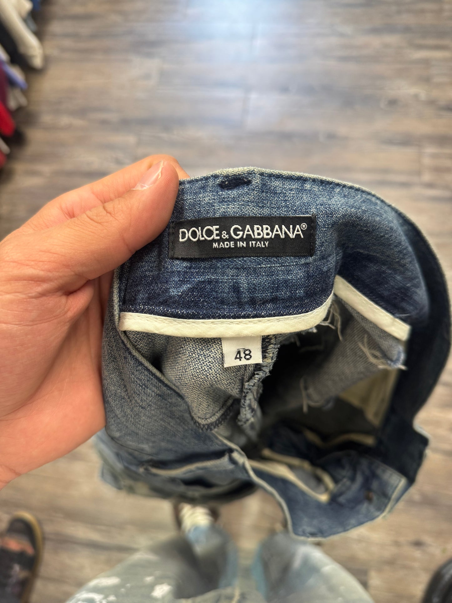 2000’s DOLCE & GABBANA DISTRESSED & REPAIRED LIGHTWASH JEANS (32)