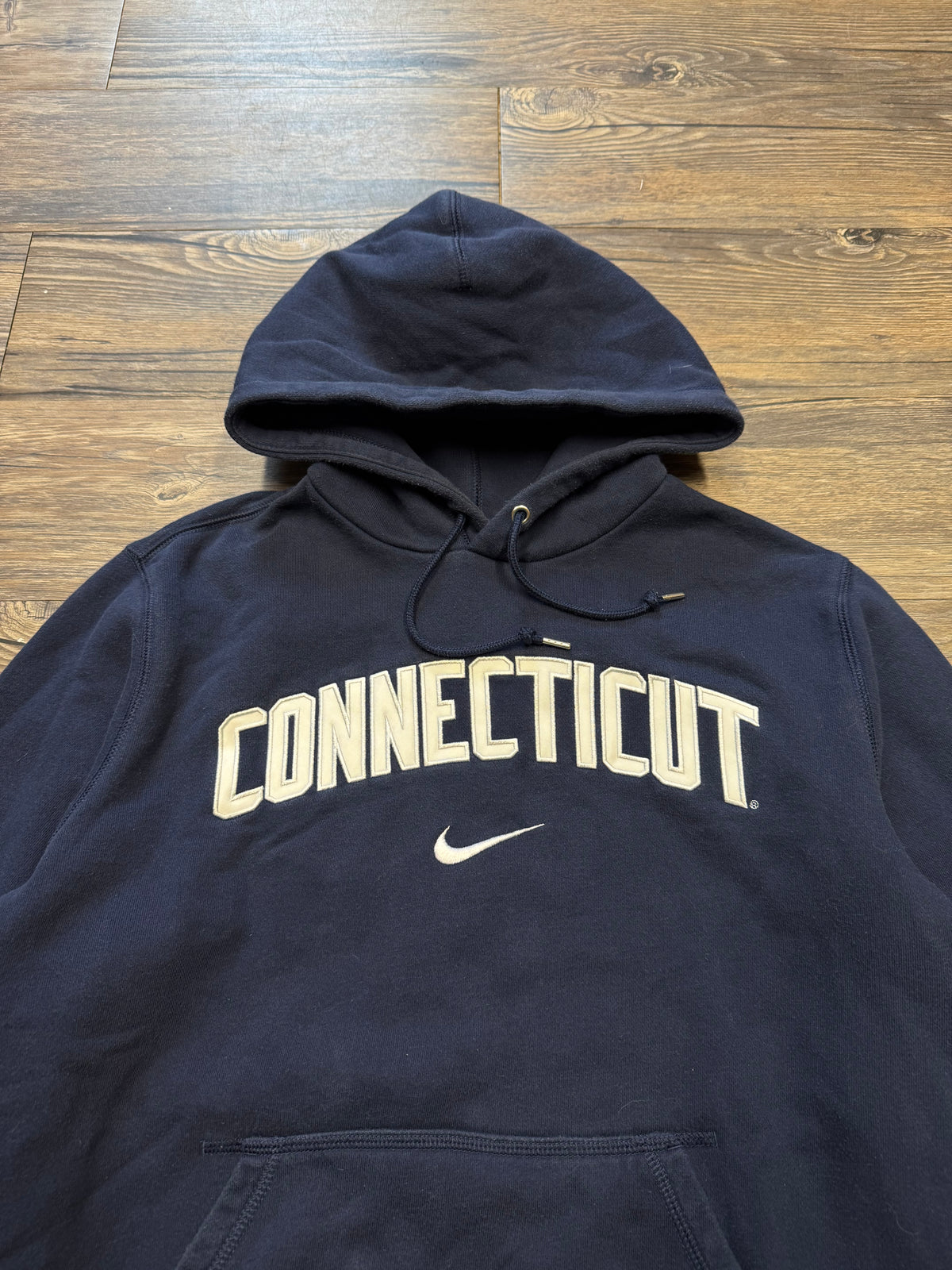NIKE CENTER SWOOSH CONNECTICUT HOODIE (M)