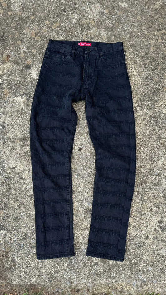 SUPREME DISTRESSED LOGO JEANS (30)