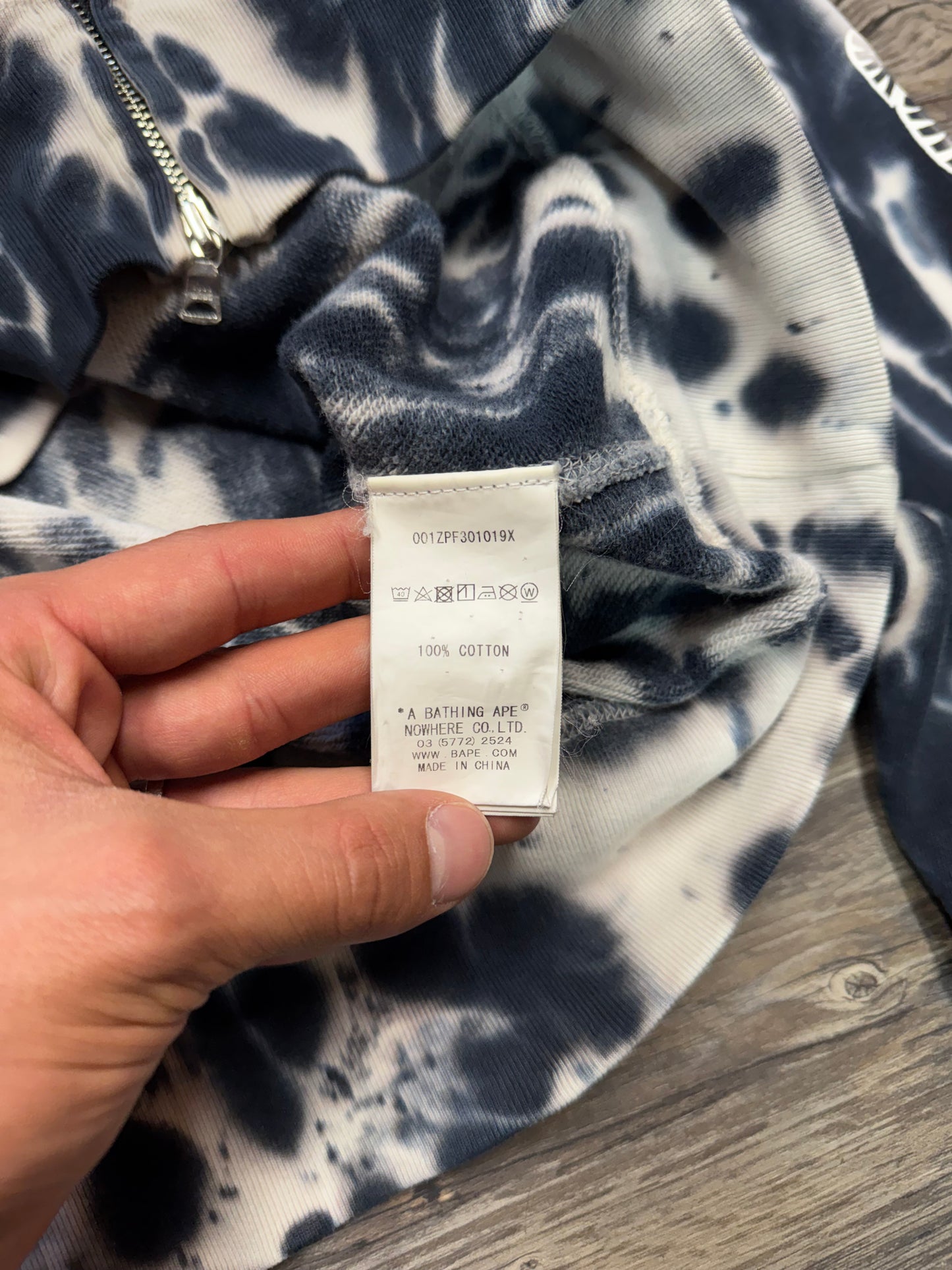A BATHING APE TIE DYE PONR SHARK FULL ZIP HOODIE (M)