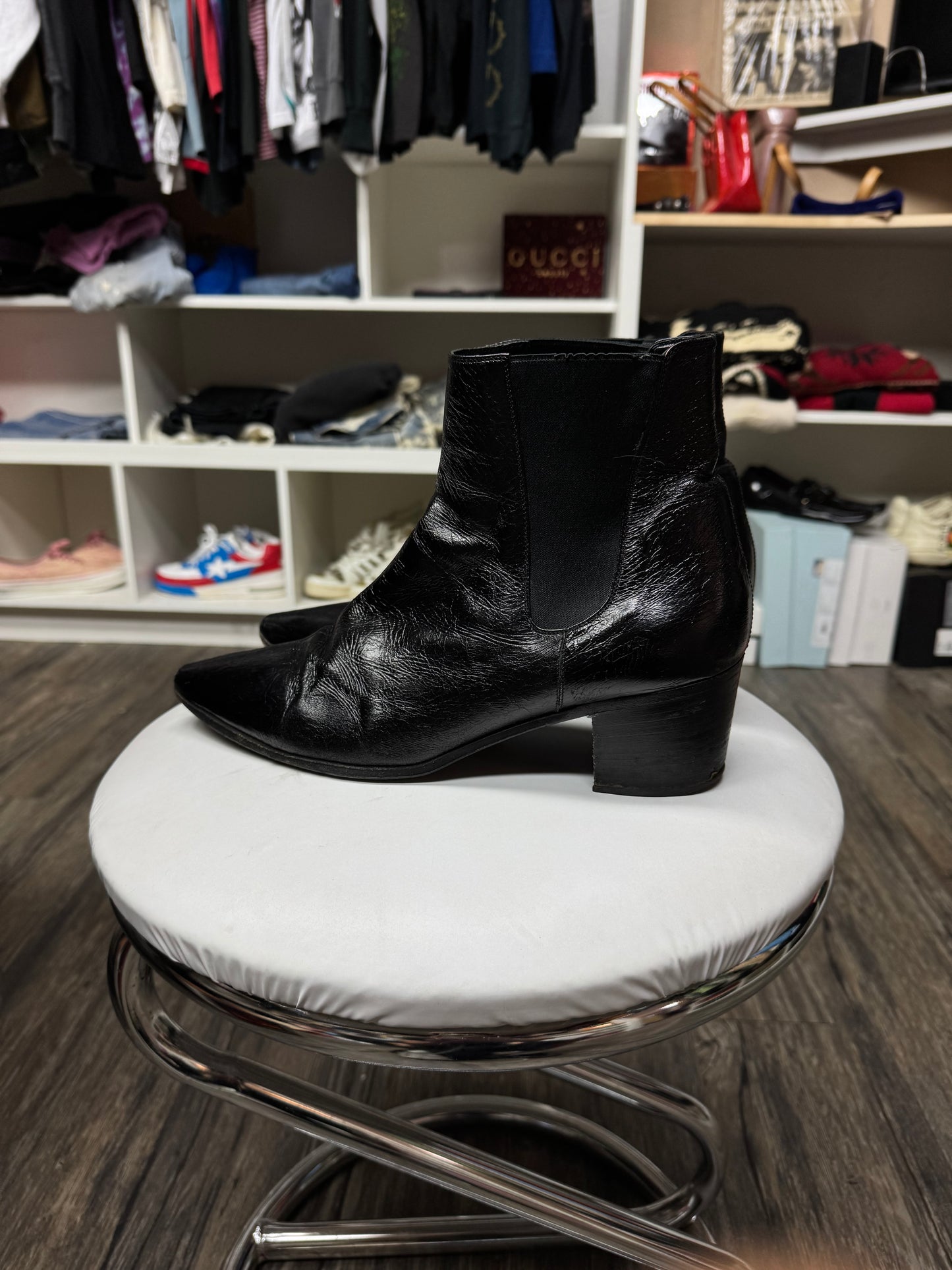 SAINT LAURENT HEDI SLIMANE 60S BLACK PATENT CHELSEA BOOTS (44.5)