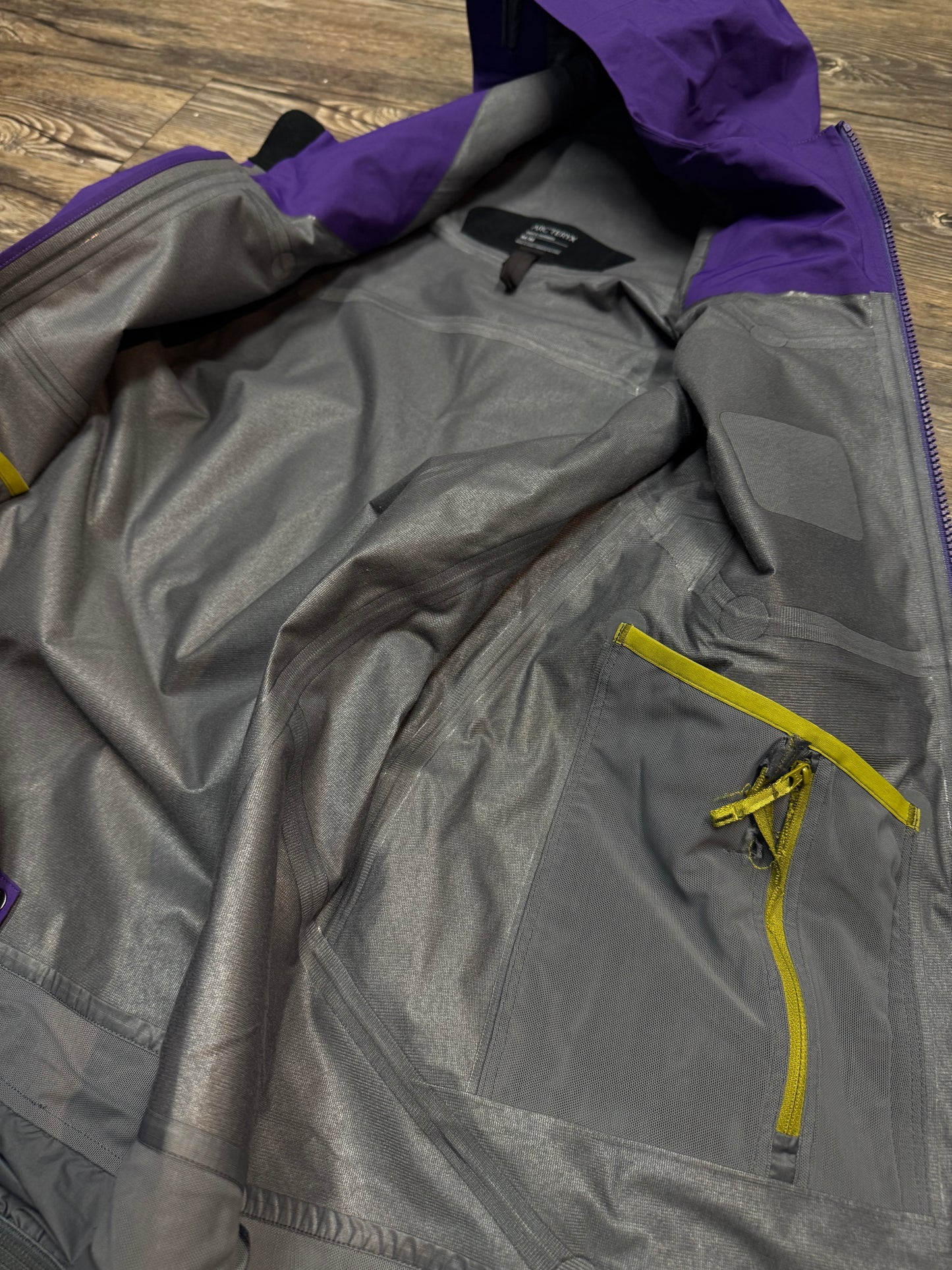 PURPLE ARCTERYX ZIP-UP JACKET (MEDIUM)