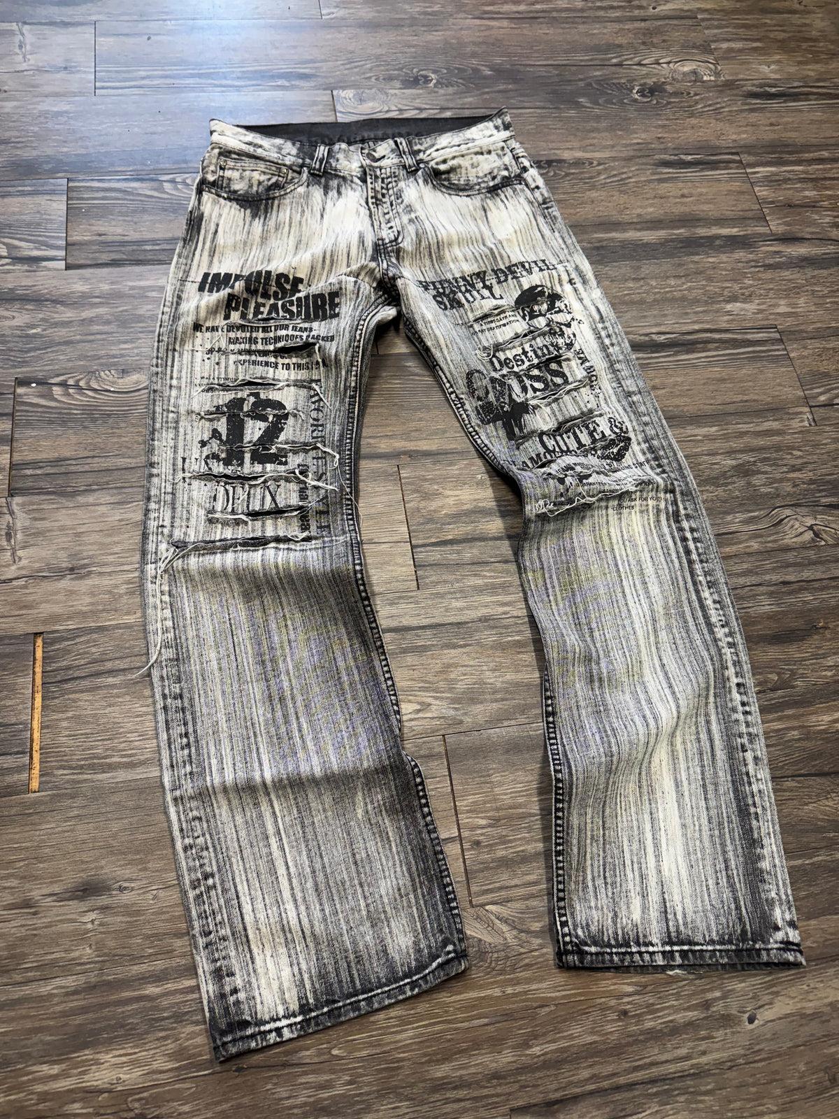 SEMANTIC DESIGN DISTRESSED SKULL PRINT JEANS (30)