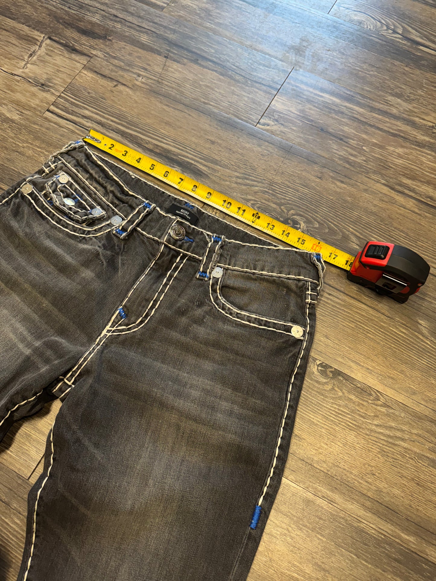 TRUE RELIGION RICKY STRAIGHT LEG JEANS (32)
