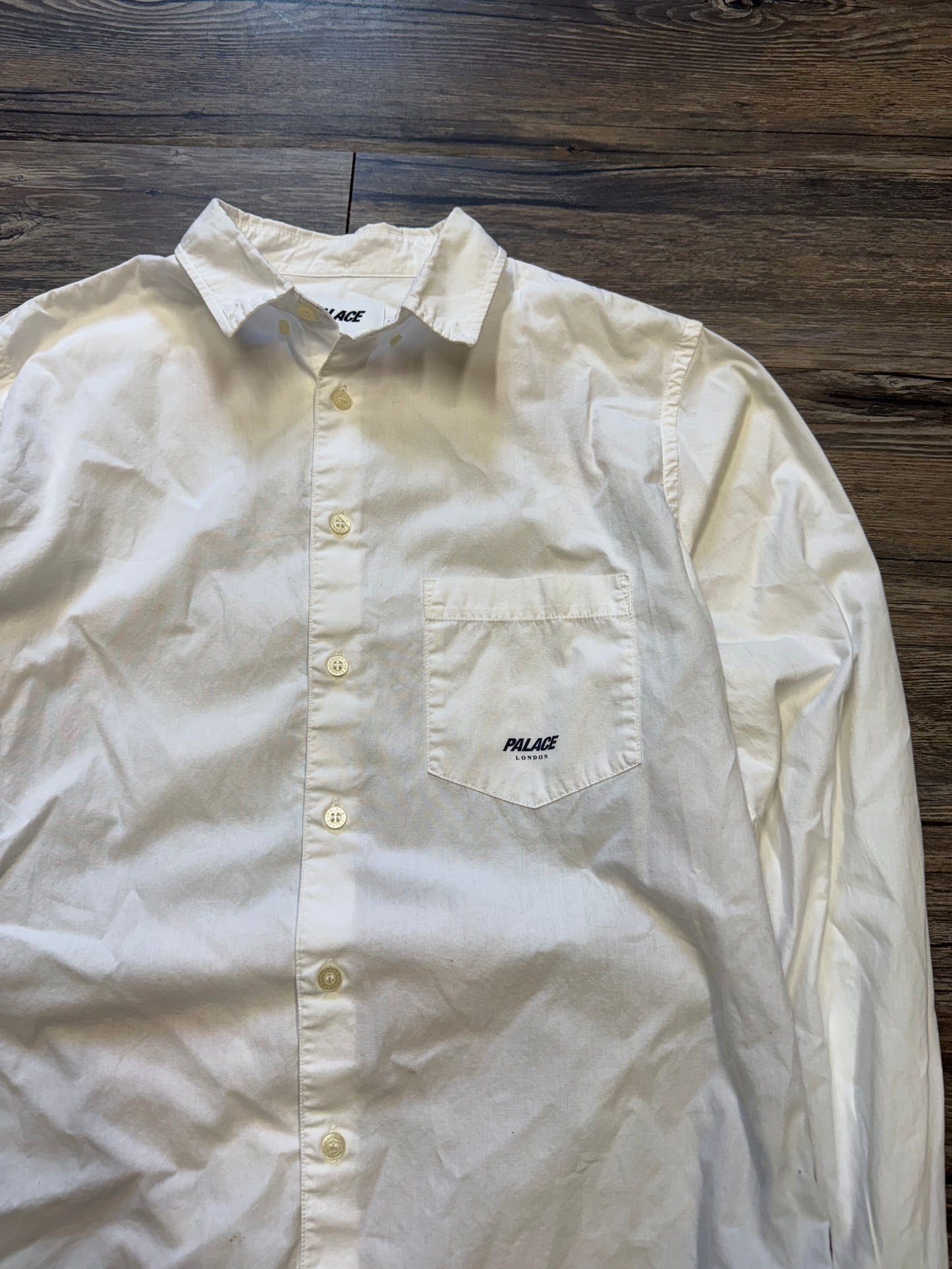 PALACE PERSAILLES BUTTON UP DRESS SHIRT (M)