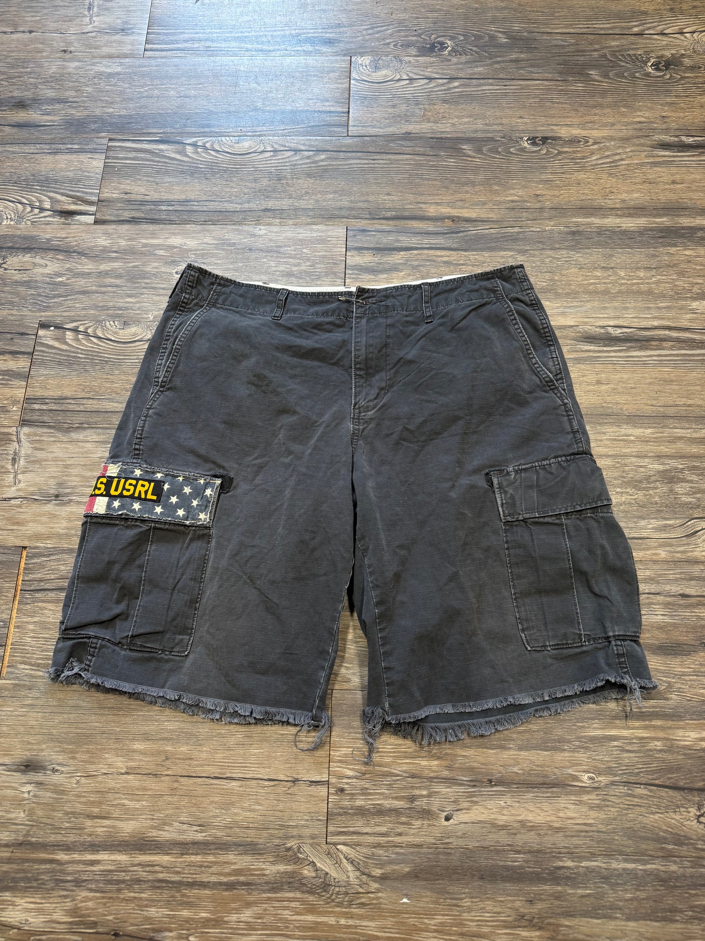 DENIM & SUPPLY RALPH LAUREN DISTRESSED FLAG ARMY CARGO SHORTS (33)
