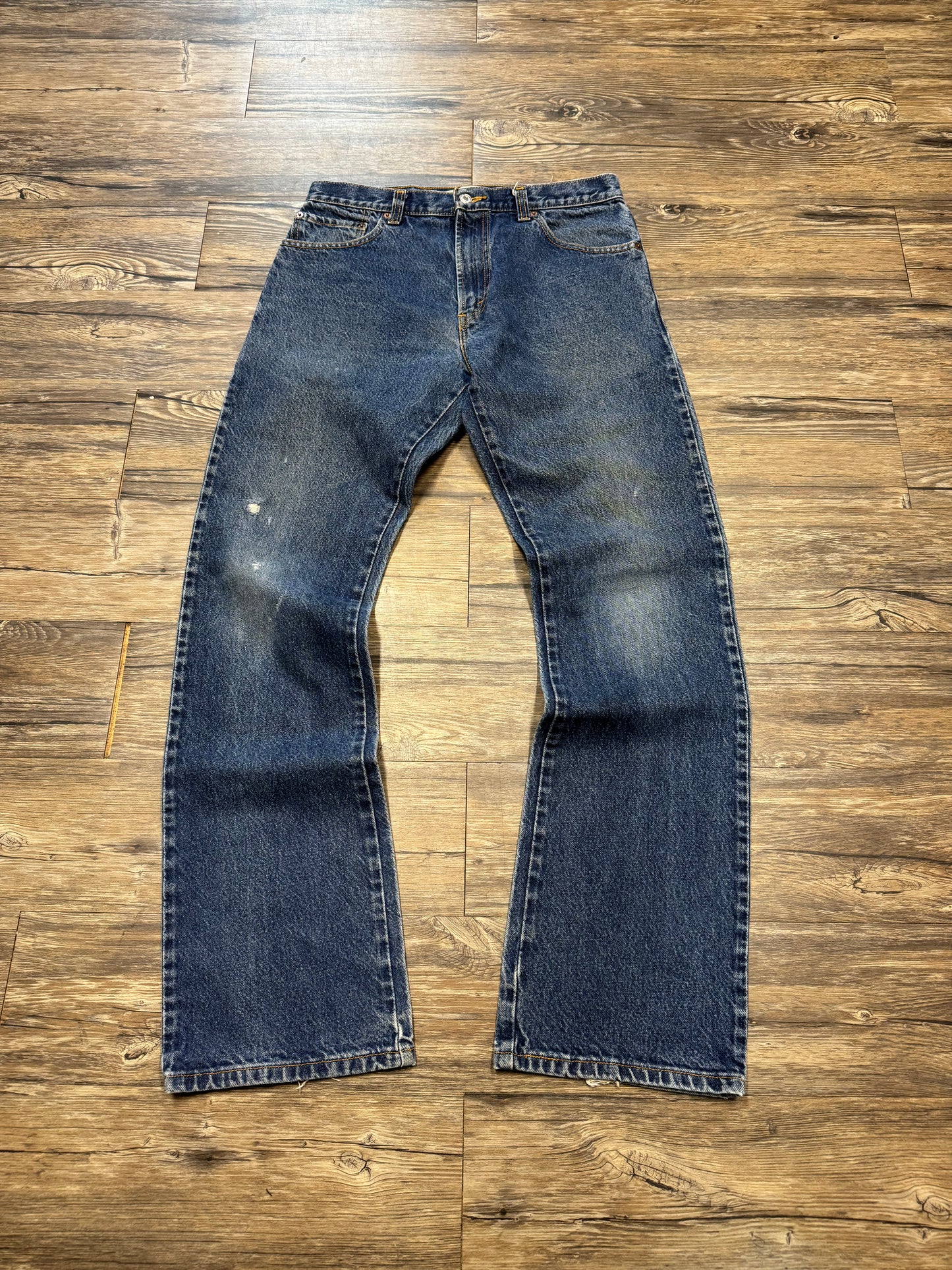LEVI 517 BOOTCUT JEANS WITH DARK WASH (33x34)