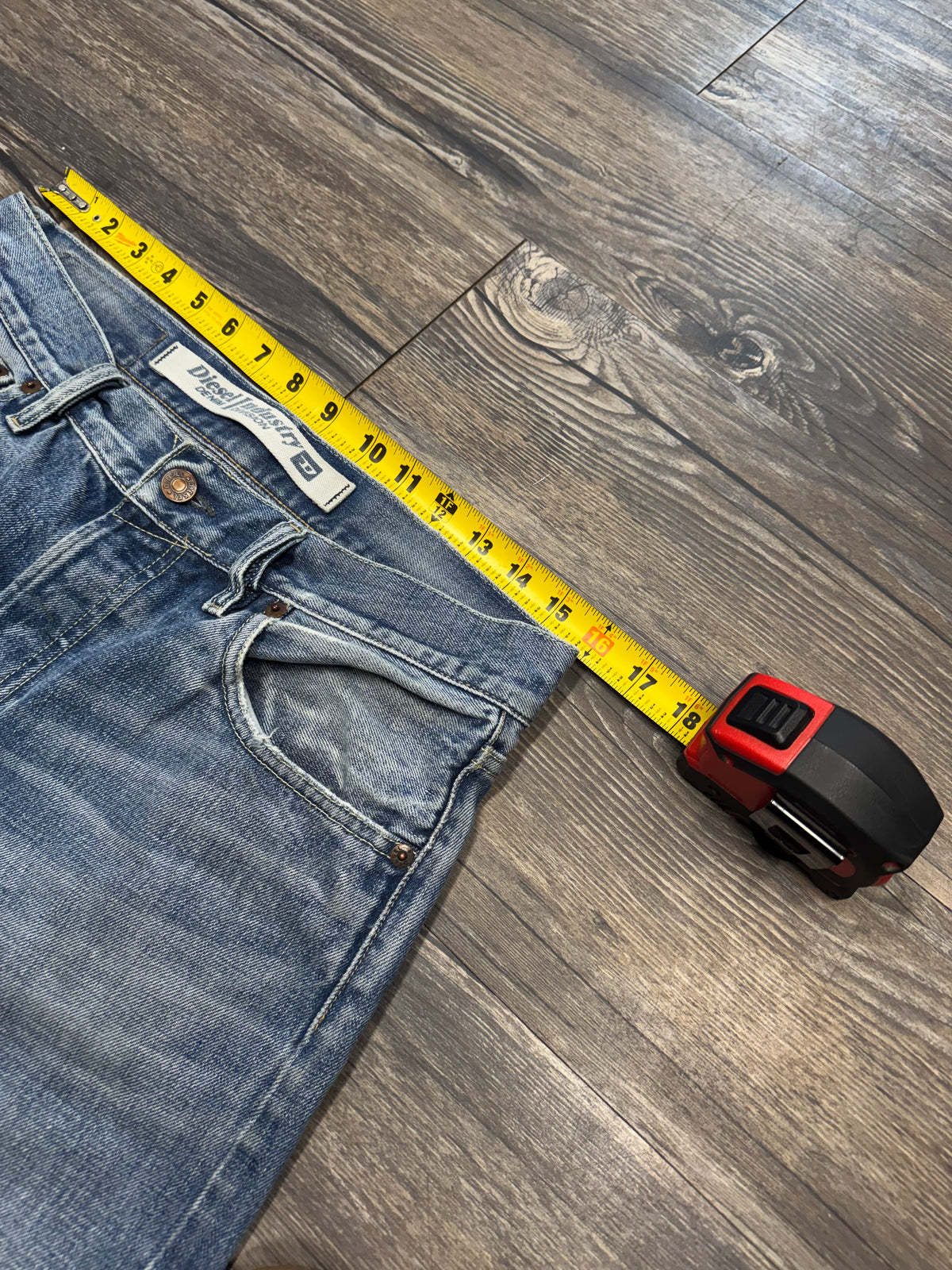 DIESEL VINTAGE INDUSTRY FADED BOOTLEG JEANS (32)