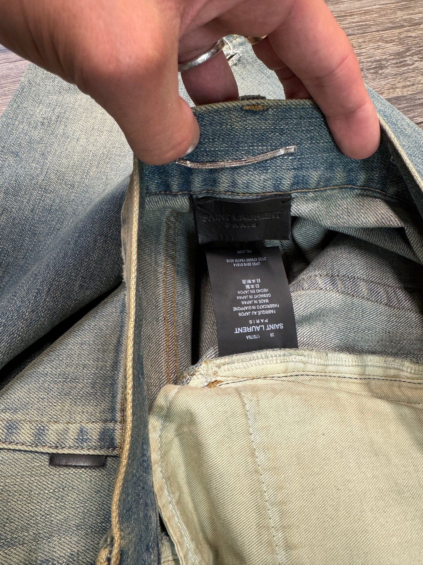 SAINT LAURENT PARIS ‘18 CRASH LIGHTWASH JEANS (28)