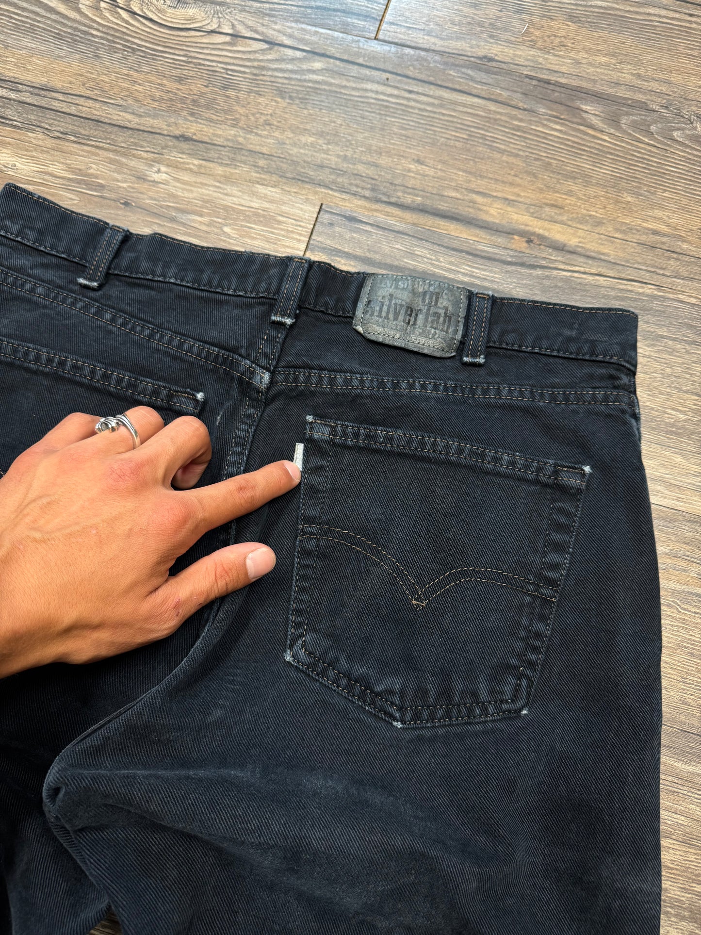 LEVI JET BLACK SILVER TAB VINTAGE DISTRESSED JORTS (33)