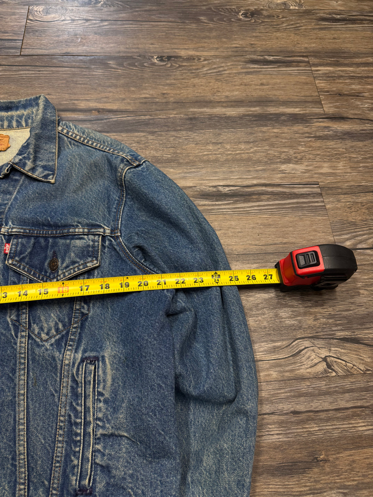 LEVI'S VINTAGE DENIM TRUCKER JACKET (M)