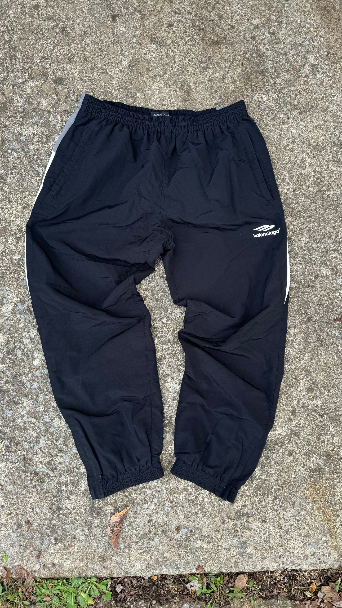 BALENCIAGA BLACK TRACK PANTS (M)