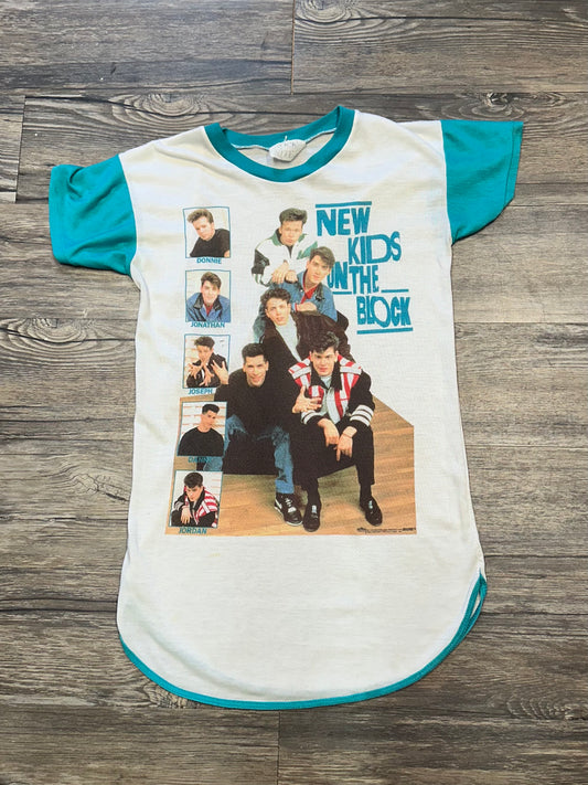 NEW KIDS ON THE BLOCK T-SHIRT (SMALL)