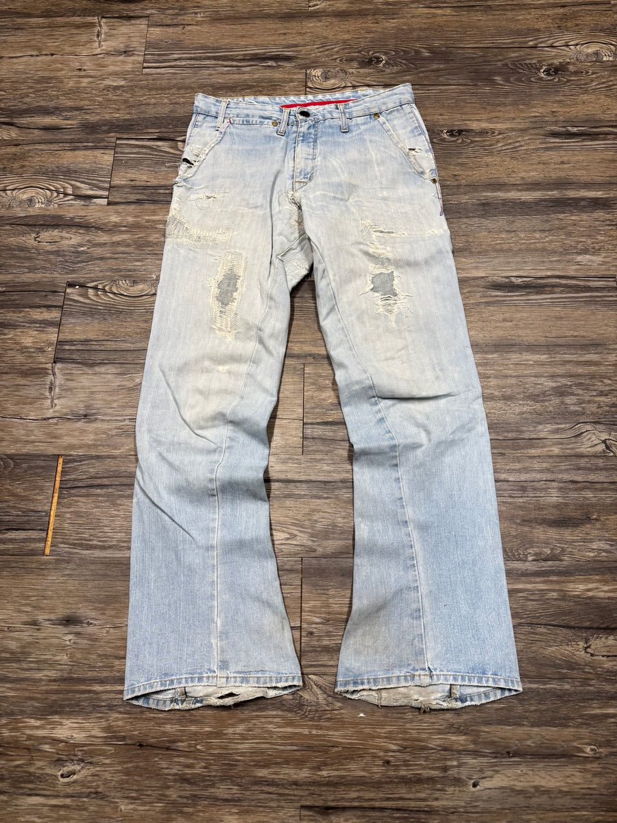LEVIS ENGINEERED REPAIRED LIGHTWASH BOOTCUT JEANS (31)
