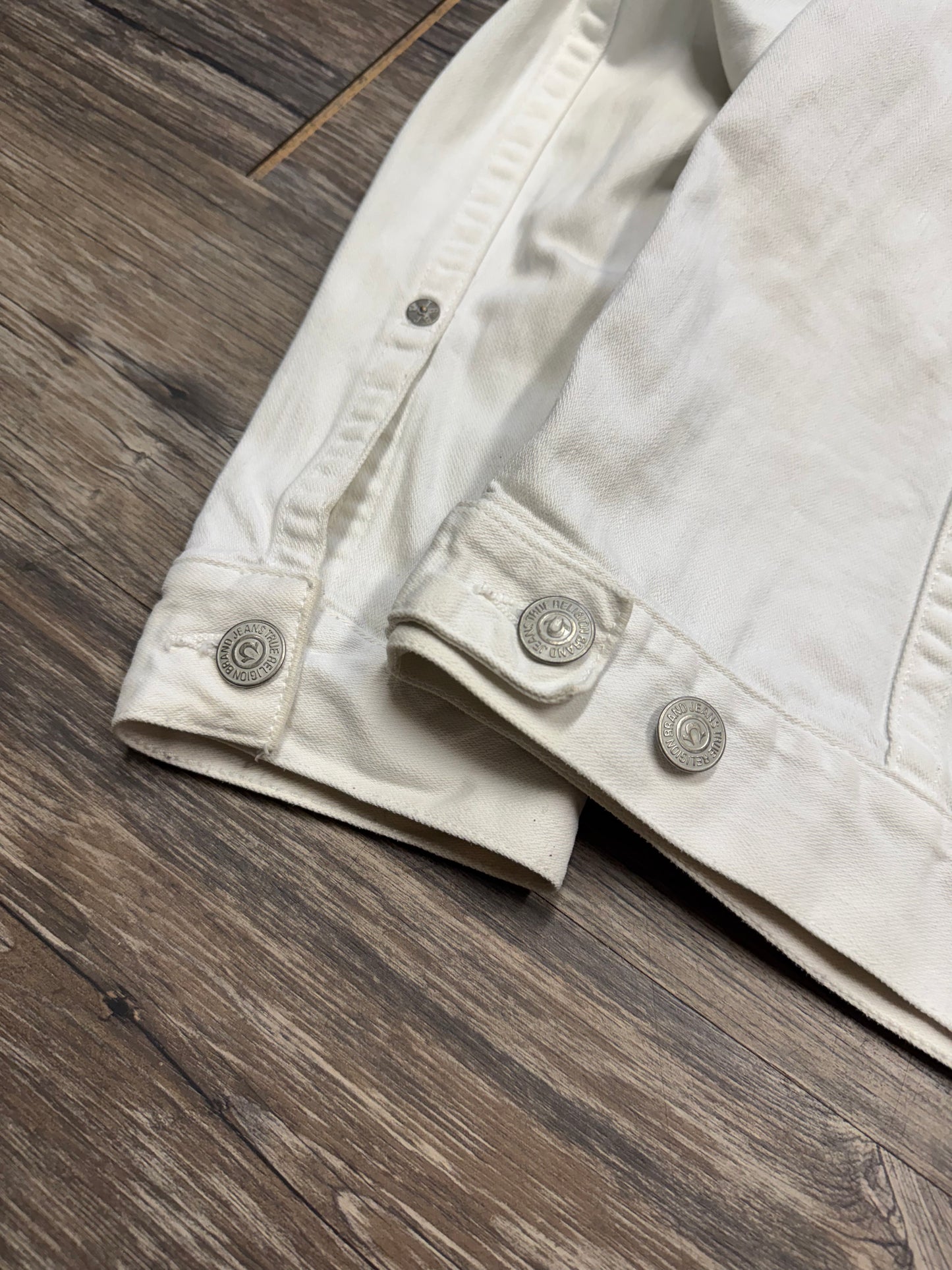 TRUE RELIGION WHITE DENIM JACKET (M)