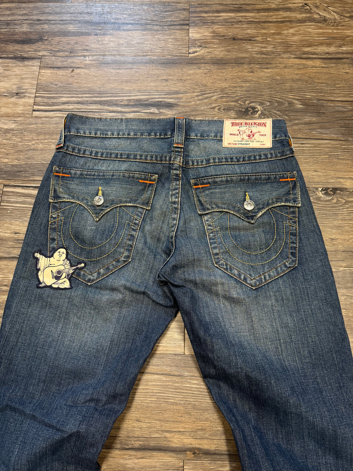 TRUE RELIGION PATCH BOOT CUT JEANS (34)